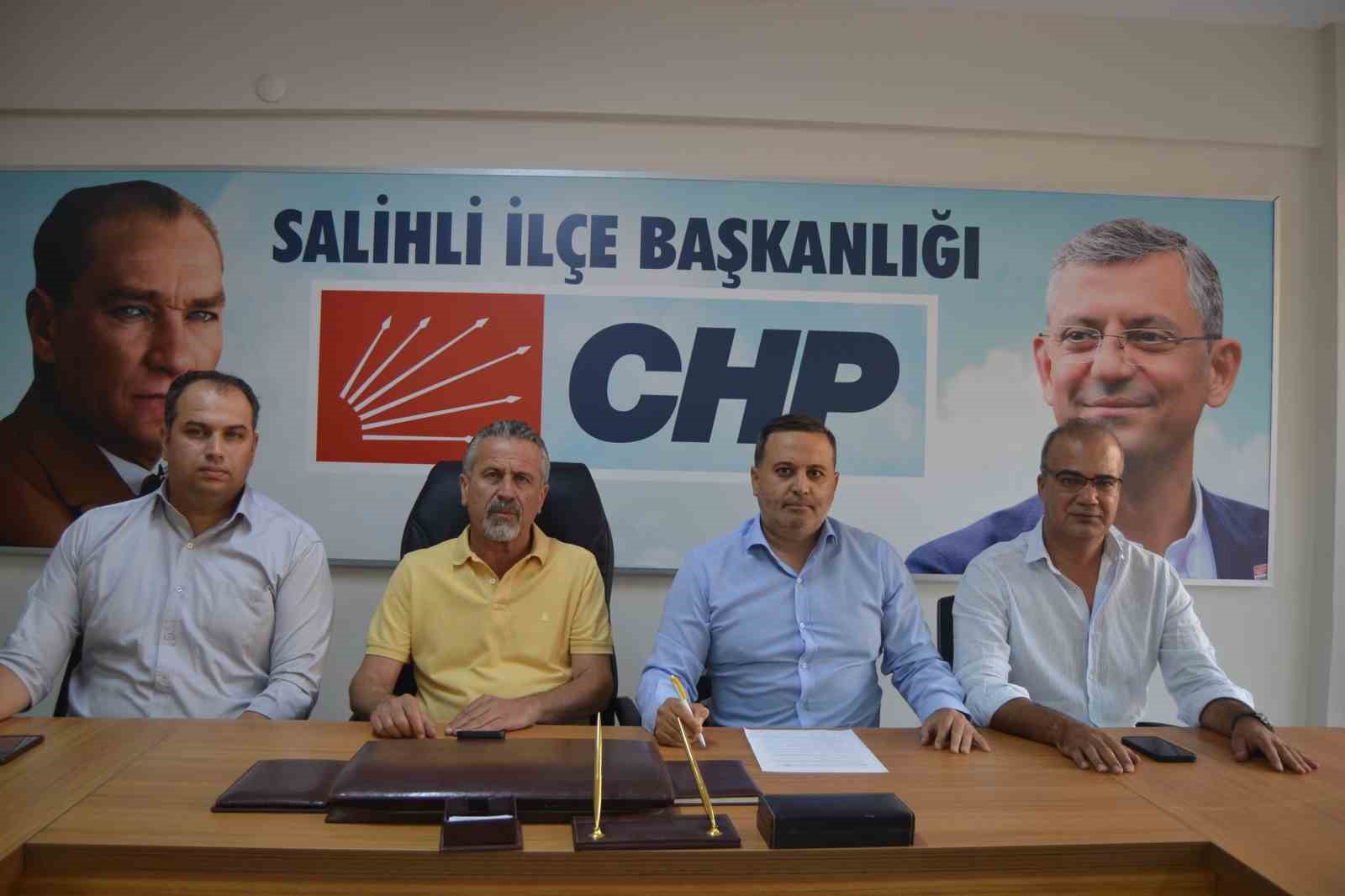 Salihli CHP’de istifa şoku: İlçe başkanı adaylıktan da çekilip istifa etti