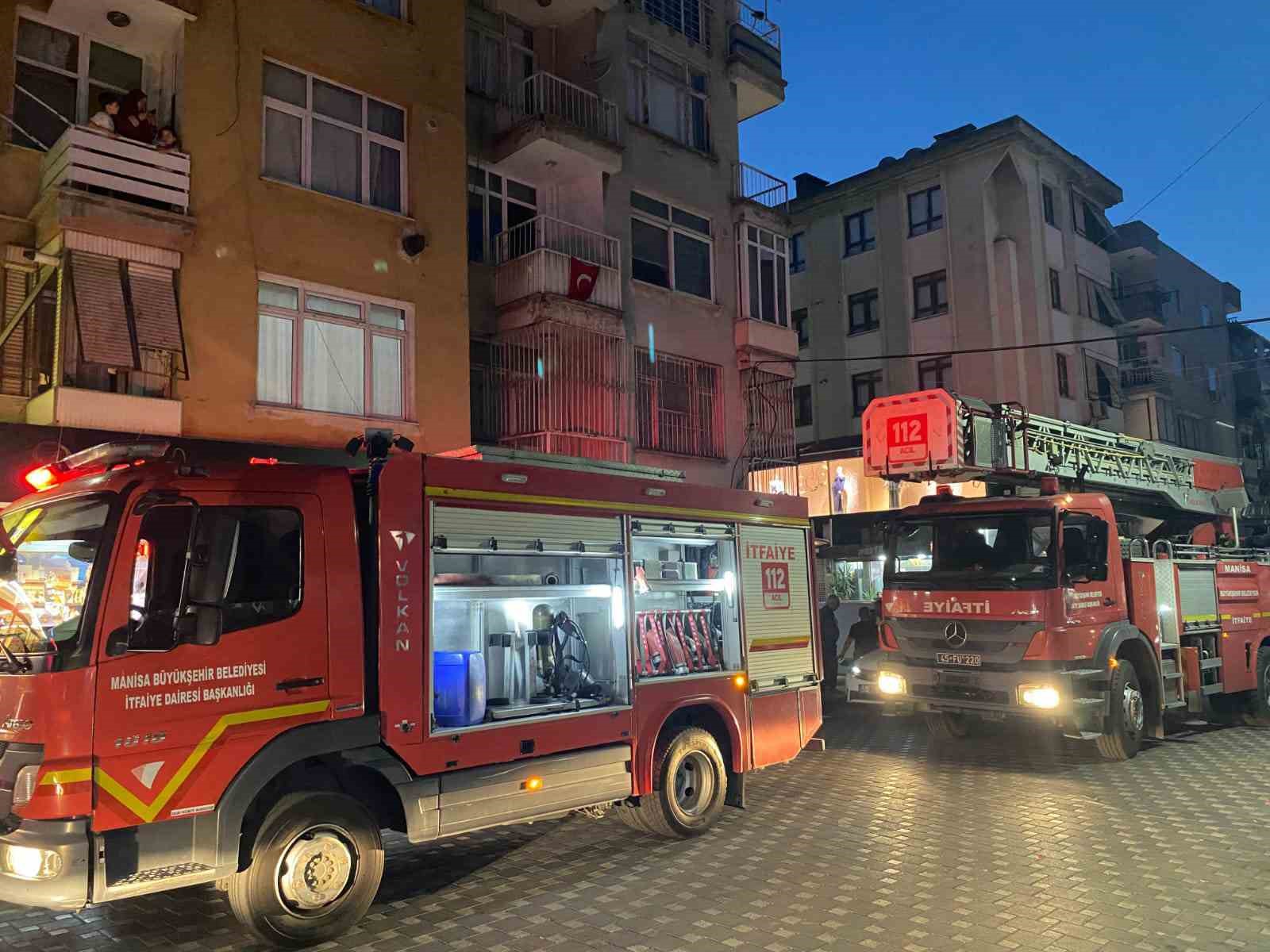 Manisa’da evini yakmaya çalışan şahıs gözaltına alındı