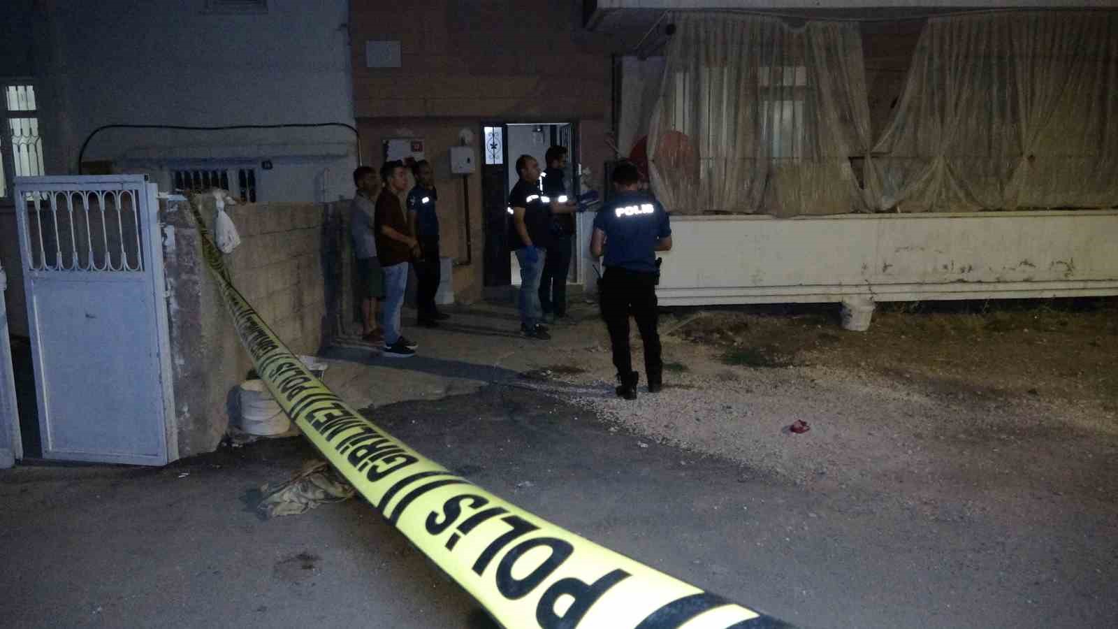 Adıyaman&rsquo;da 12 yaşındaki &ccedil;ocuk annesini kurtarmak i&ccedil;in babasını bı&ccedil;akladı
