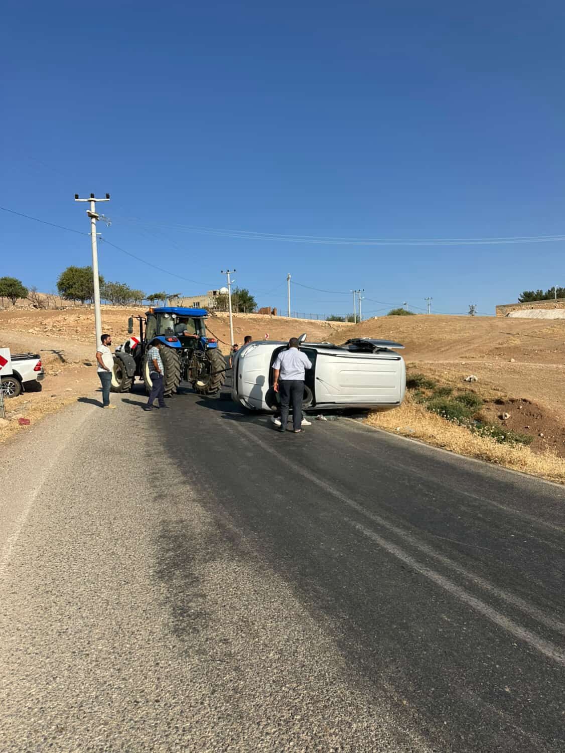 Kurtalan’da hafif ticari araç devrildi