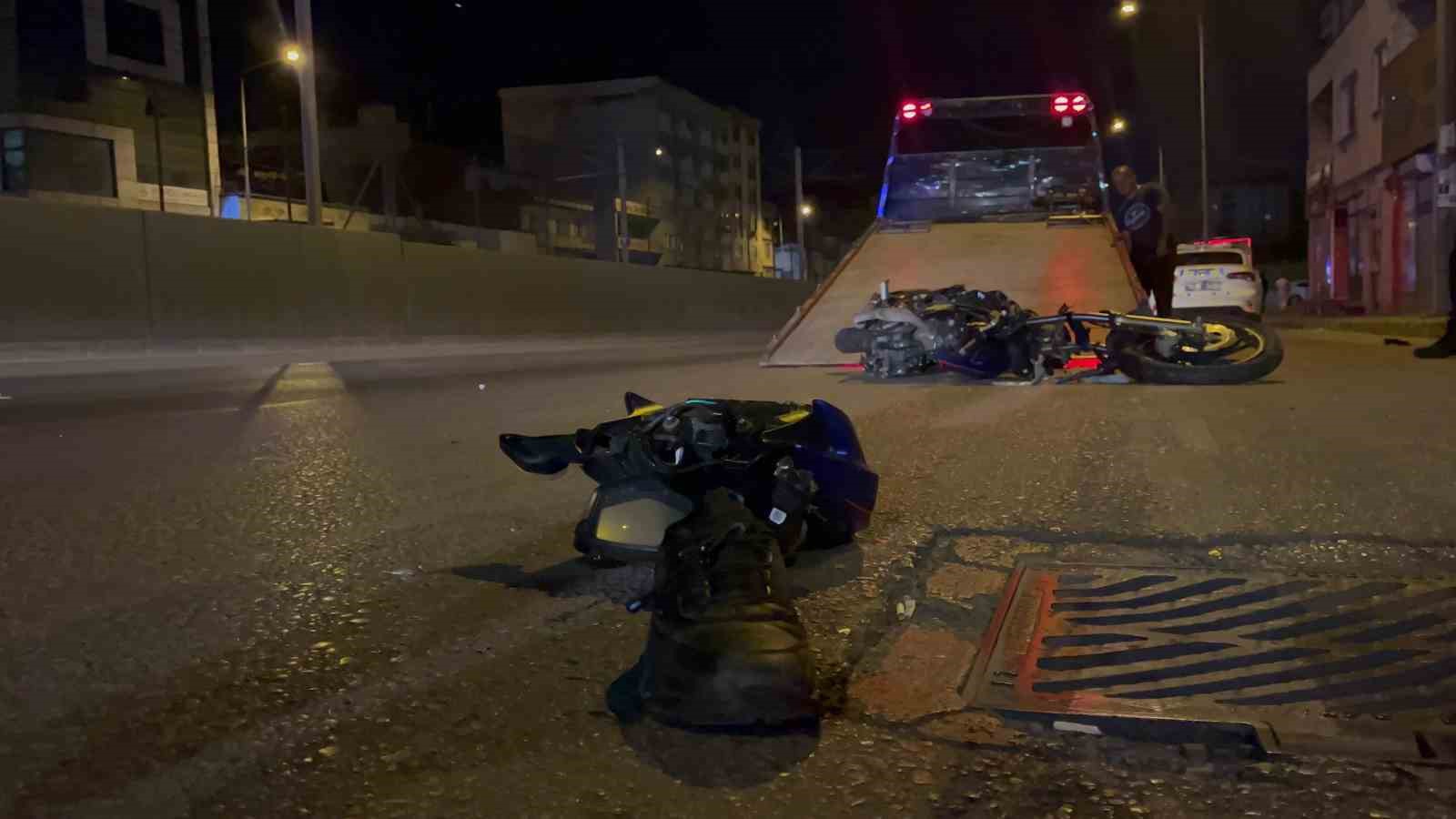 Bursa’da motosiklet işletme girişine çarptı: 2 ağır yaralı