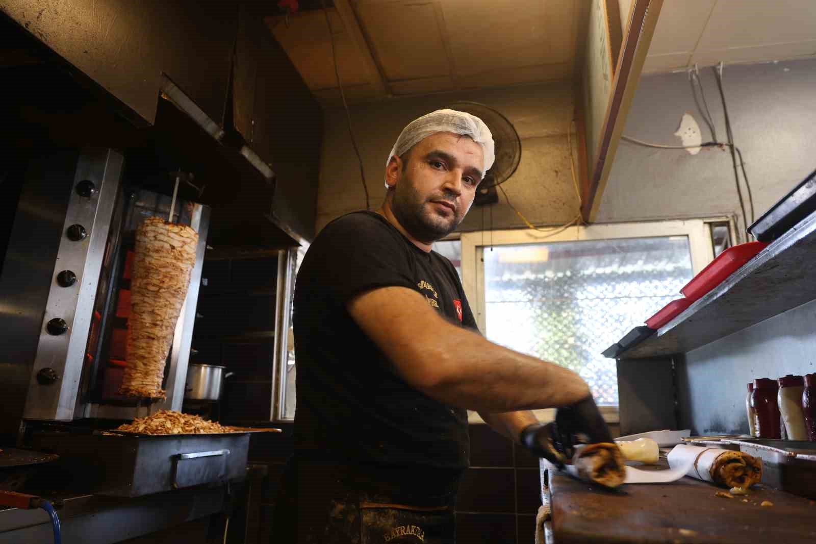 Kavurucu sıcakta 2 bin TL yevmiyeye döner ustasının zorlu mesaisi
