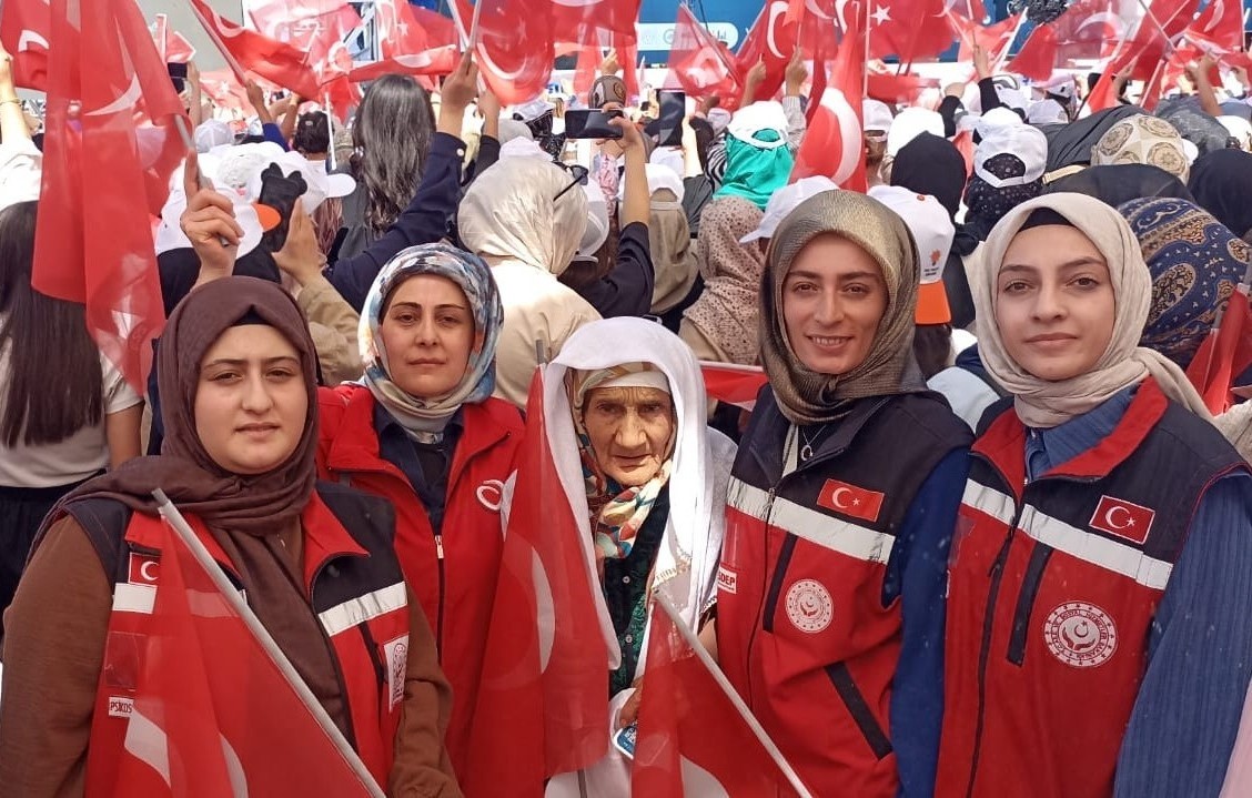 Malazgirt Zaferi&rsquo;nin 954. yılında Erzurumlu H&uuml;sna teyze dualarıyla tarihe tanıklık etti
