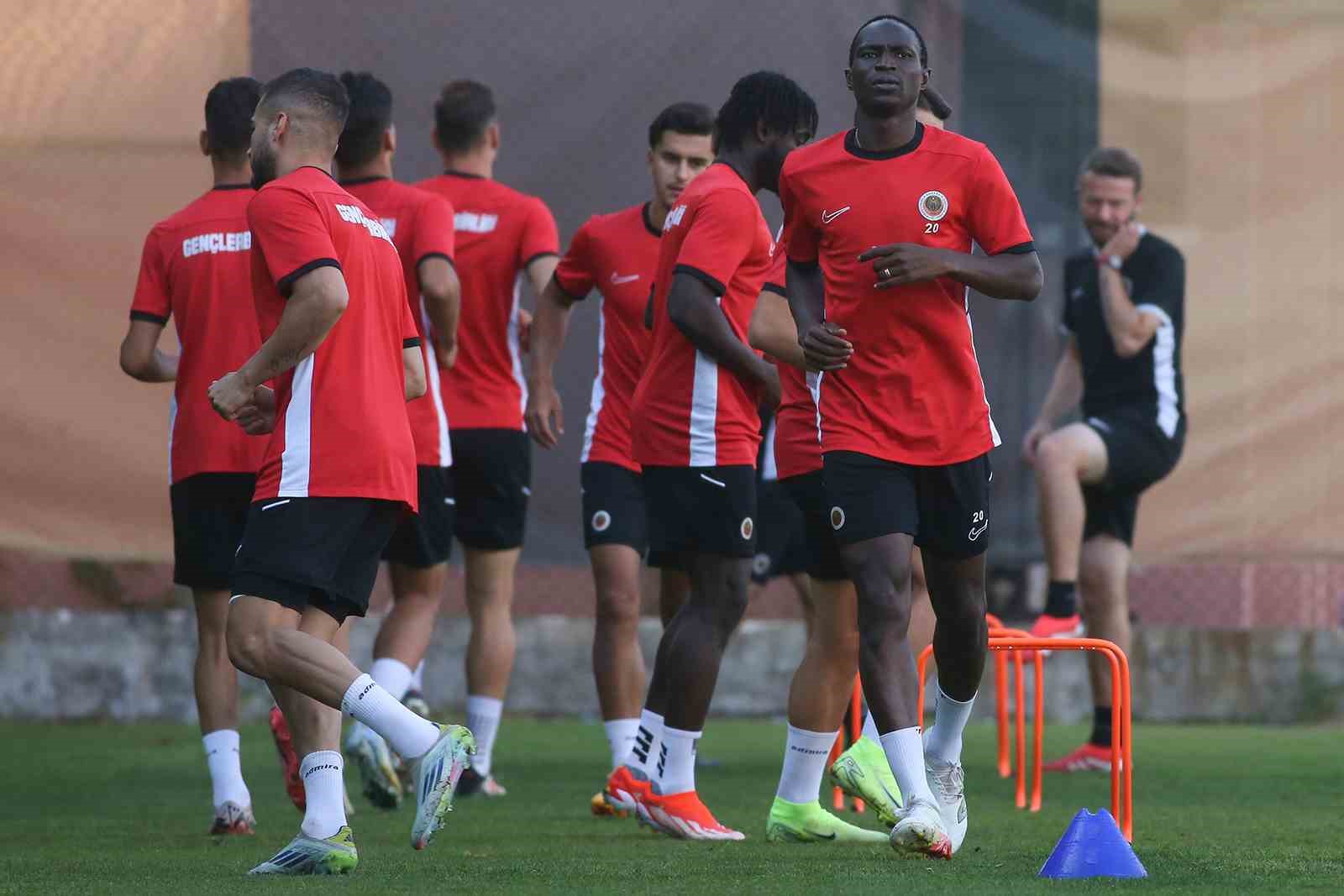 Gençlerbirliği, topa sahip olamıyor
