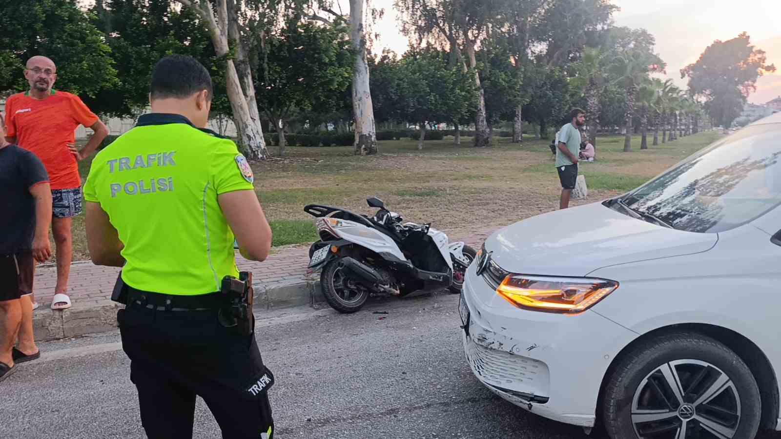 Otomobille çarpışan motosikletli hastaneye gitmek istemedi, 104 promil alkollü çıktı
