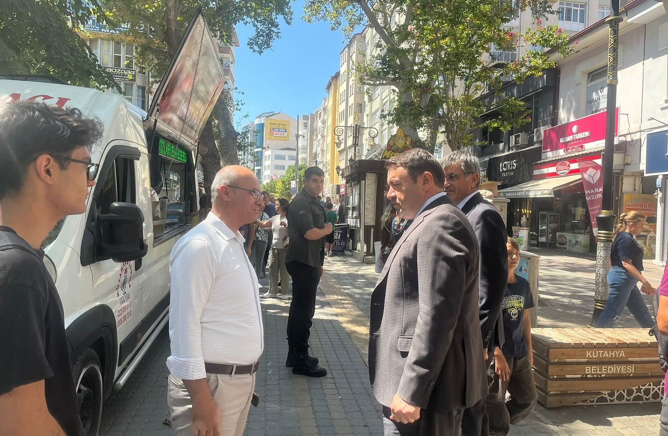 Vali Musa Işın, Sevgi Yolu’nda esnaf ve vatandaşlarla buluştu