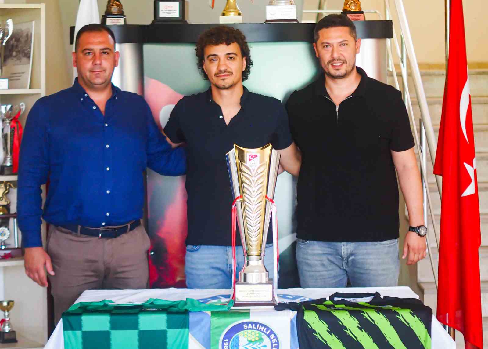 Salihli Belediyespor’da 5 imza birden