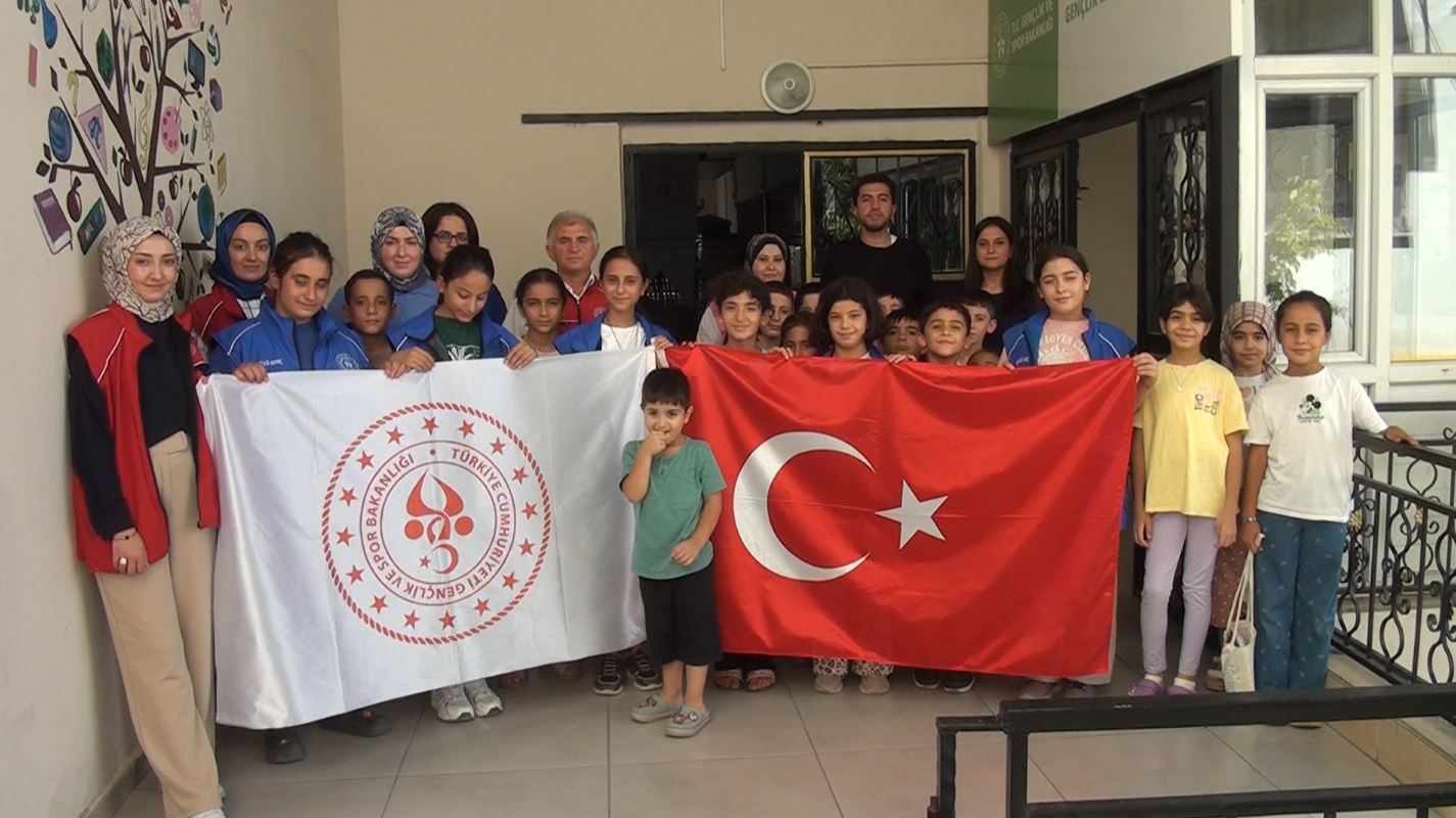 P&uuml;t&uuml;rgeli gen&ccedil; kızlardan bilardo kursuna yoğun ilgi
