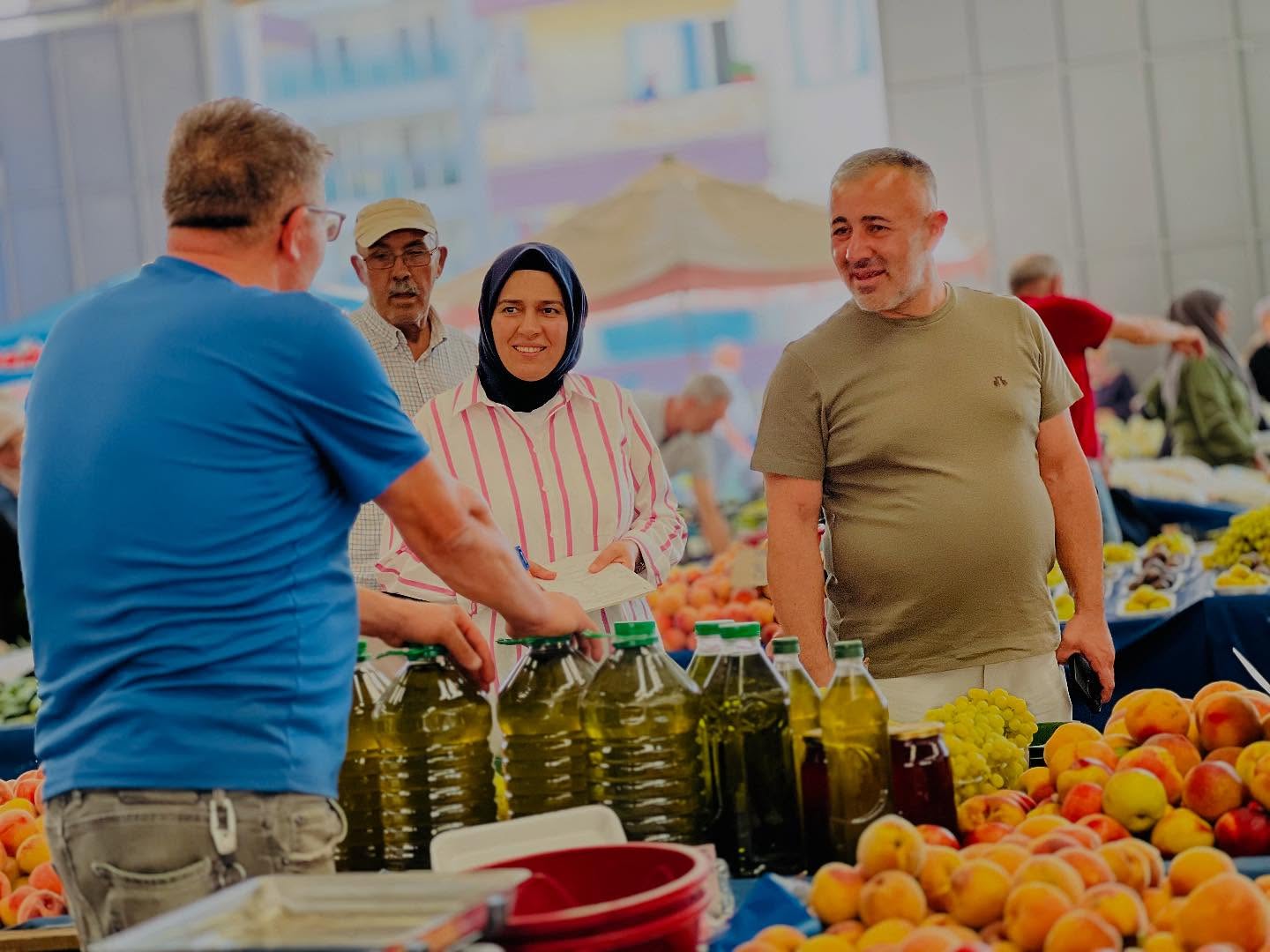 AK Parti Bilecik İl Başkanı Yıldırım, pazar yerinde vatandaşlarla buluştu
