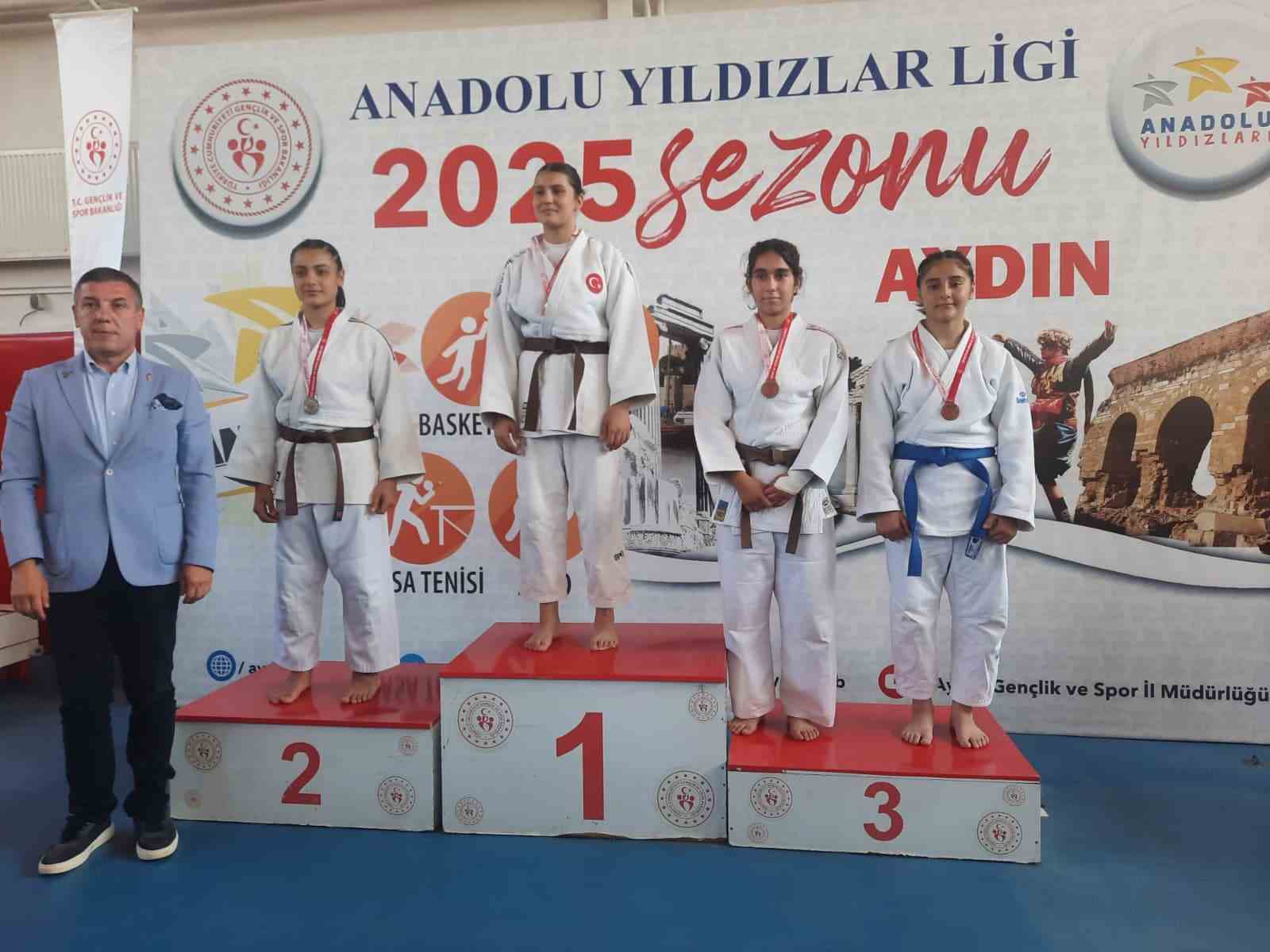 Salihlili judocu Zeynep Sağır, Türkiye üçüncüsü oldu
