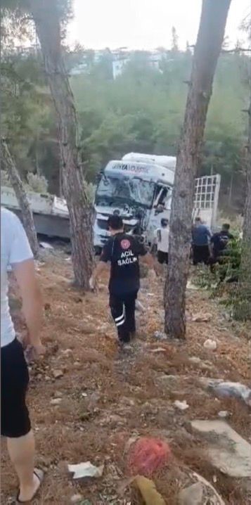 Osmaniye’de şarampole savrulan tır sürücüsü yaralandı
