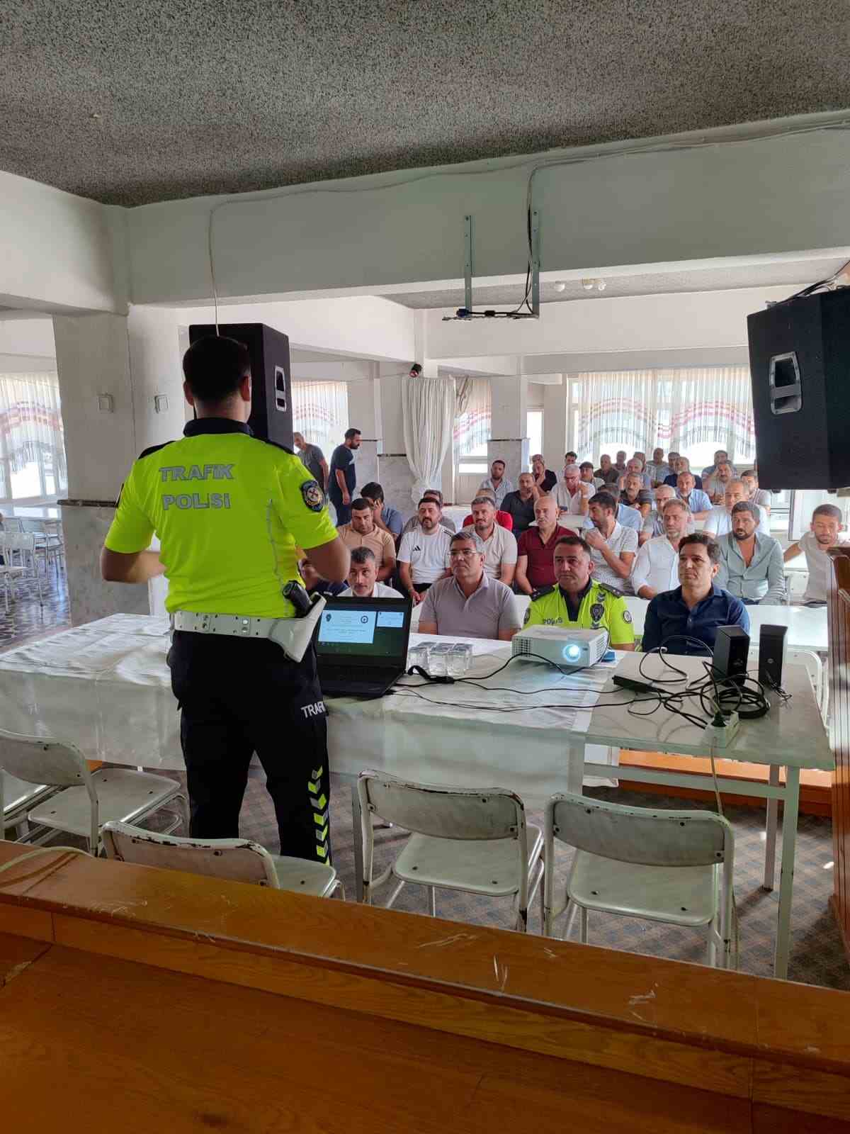 Elazda servis ofrlerine trafik ve gvenlik eitimi
