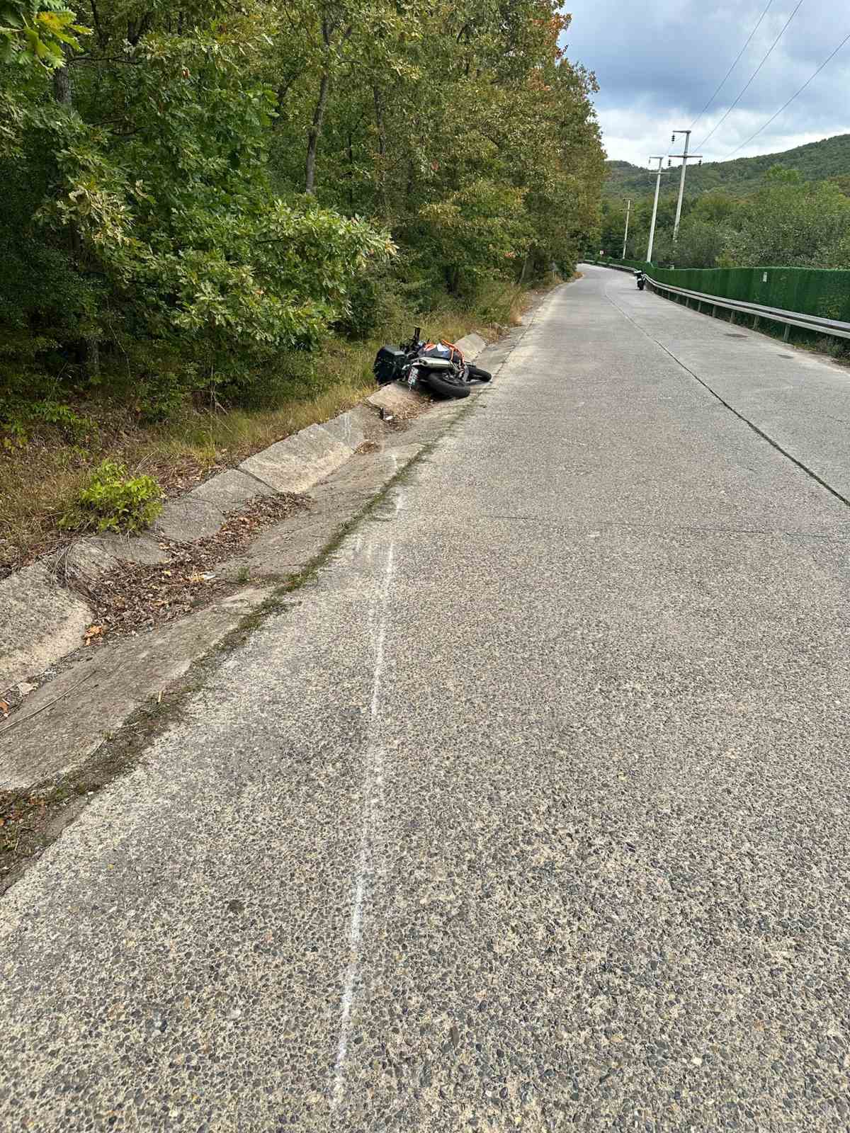 Asfalttaki yarık y&uuml;z&uuml;nden &ouml;l&uuml;mden d&ouml;nd&uuml;
