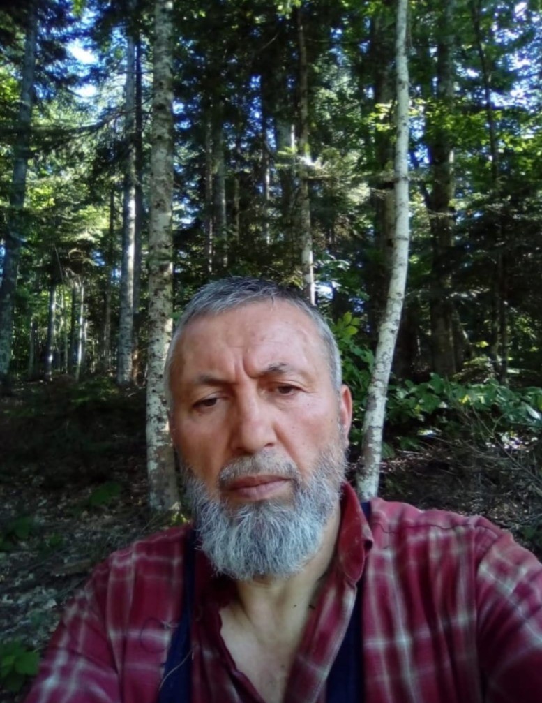 Kestiği ağacın altında kalarak kalp krizi ge&ccedil;iren iş&ccedil;i toprağa verildi
