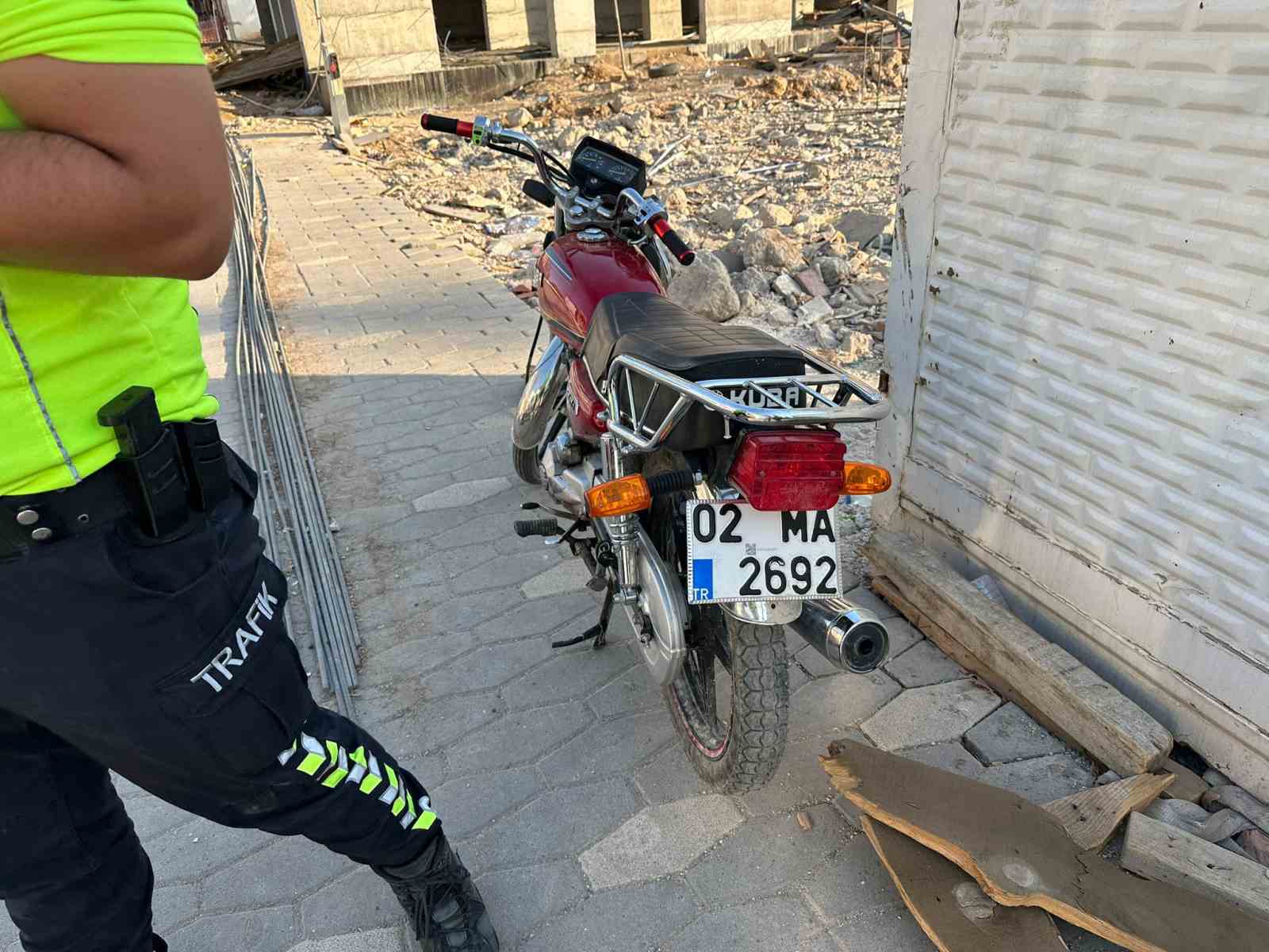 Kontrolden &ccedil;ıkan motosiklet devrildi: 1 Yaralı
