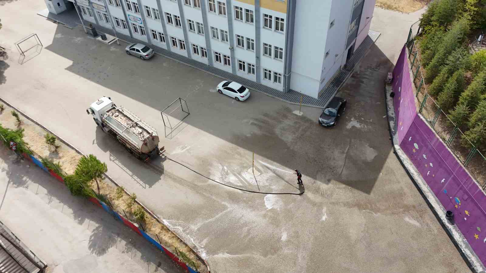 Belediyeden yeni eğitim yılı &ouml;ncesi hijyen seferberliği
