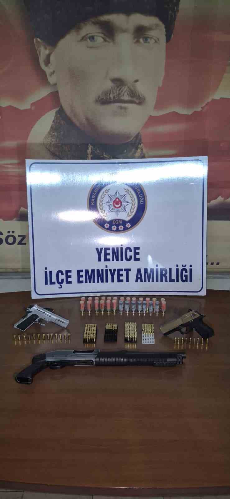 Karabük’te eğlence mekanına uyuşturucu ve silah operasyonu
