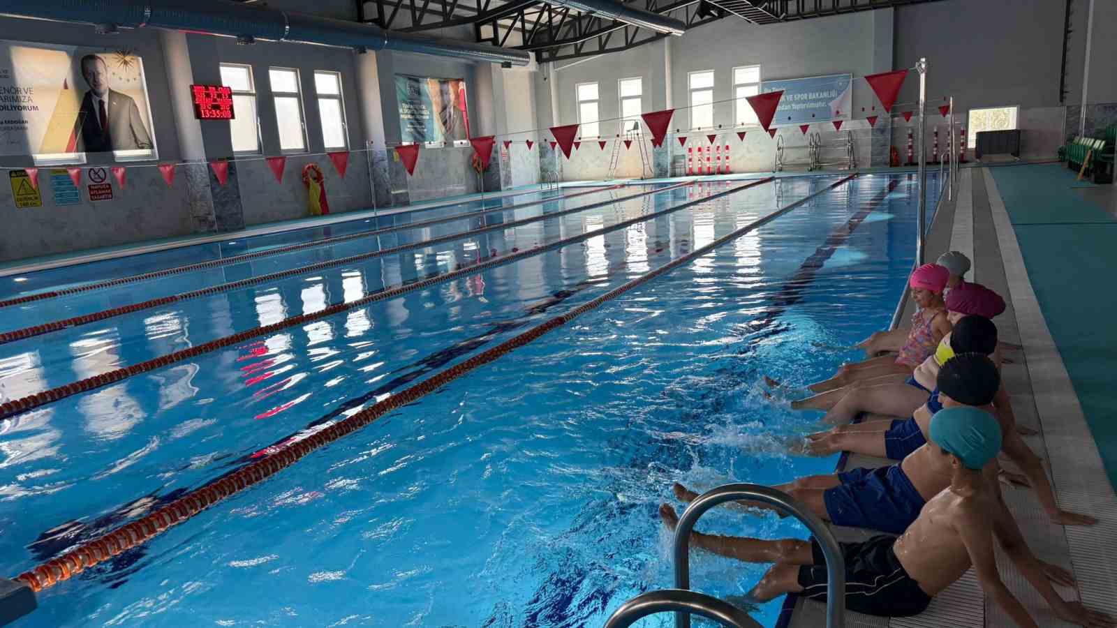 Bozdoğan&rsquo;da y&uuml;zme bilmeyen kalmıyor
