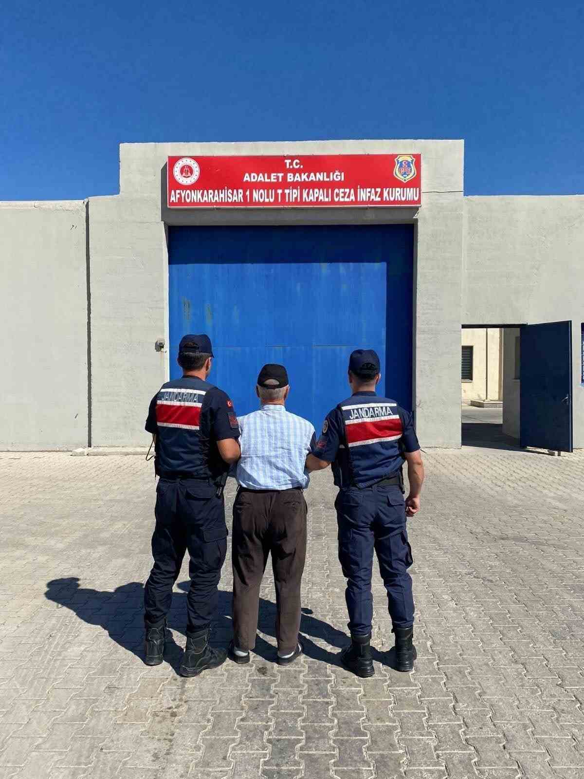 &Ccedil;eşitli su&ccedil;lardan aranan 34 kişiyi jandarma yakaladı
