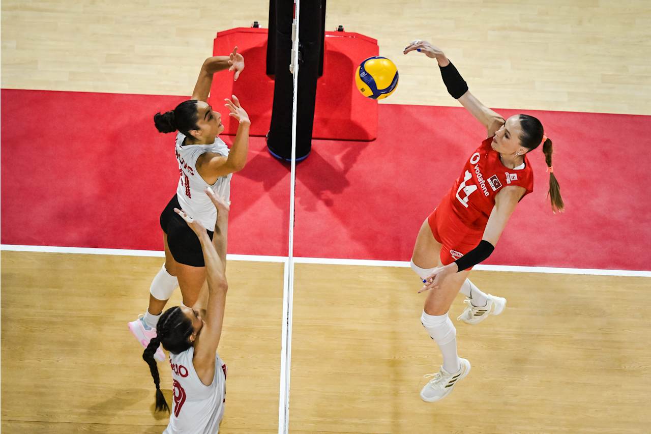 A Milli Kadın Voleybol Takımı, grup aşamasını 3&rsquo;te 3 ile lider tamamladı
