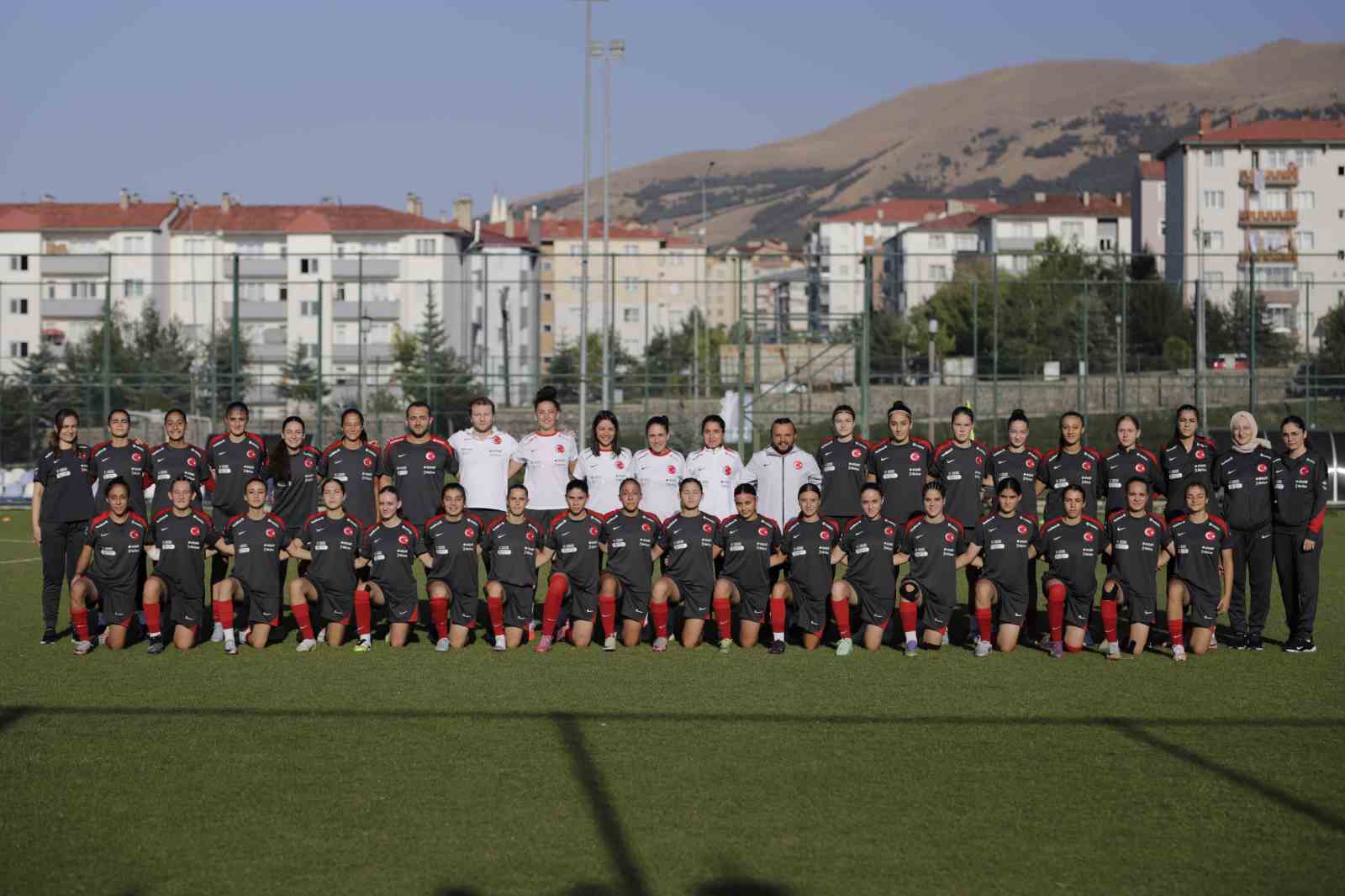 U17 Kız Millî Takımı’nın Erzurum hazırlık kampı sürüyor