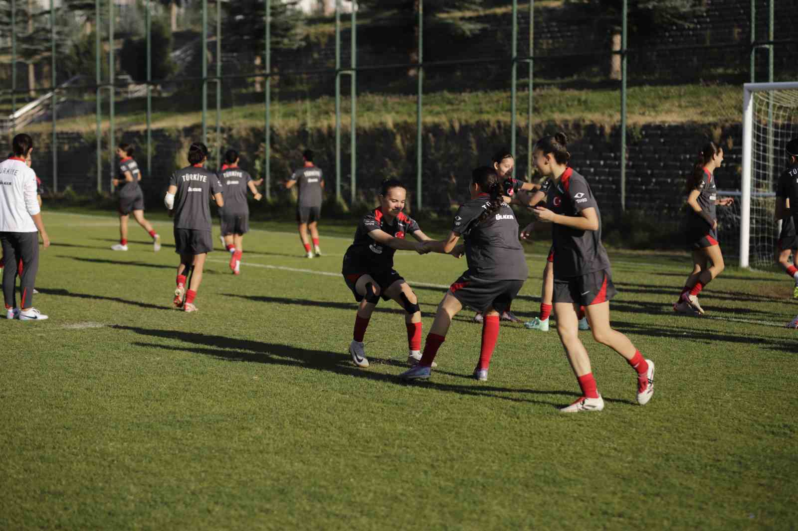 U17 Kız Mill&icirc; Takımı&rsquo;nın Erzurum hazırlık kampı s&uuml;r&uuml;yor
