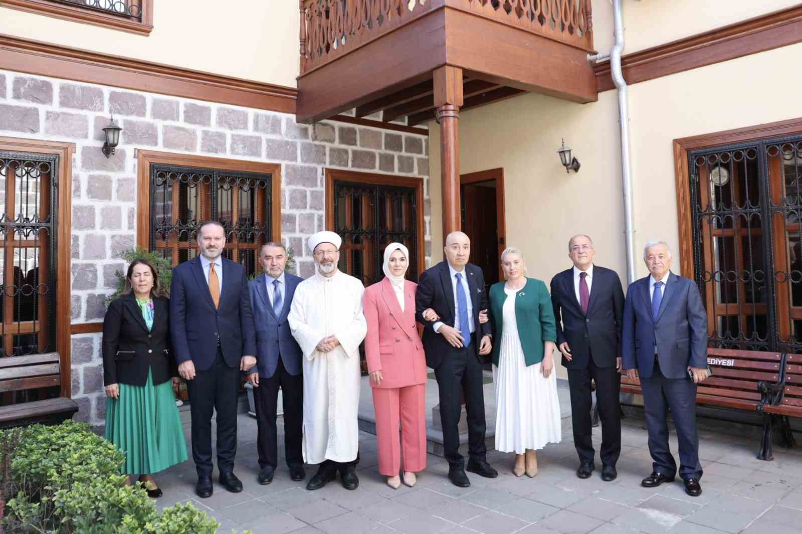 Aile ve Sosyal Hizmetler Bakanı Göktaş, Türkiye Şehit Yakınları ve Gaziler Dayanışma Vakfının Mütevelli Heyeti ile toplantı gerçekleştirdi