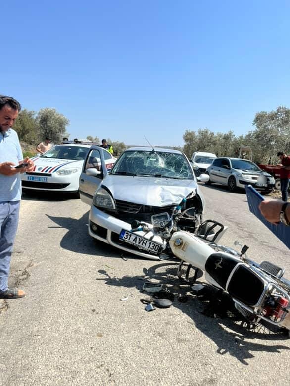 Otomobille çarpışan motosiklet sürücüsü yaralandı