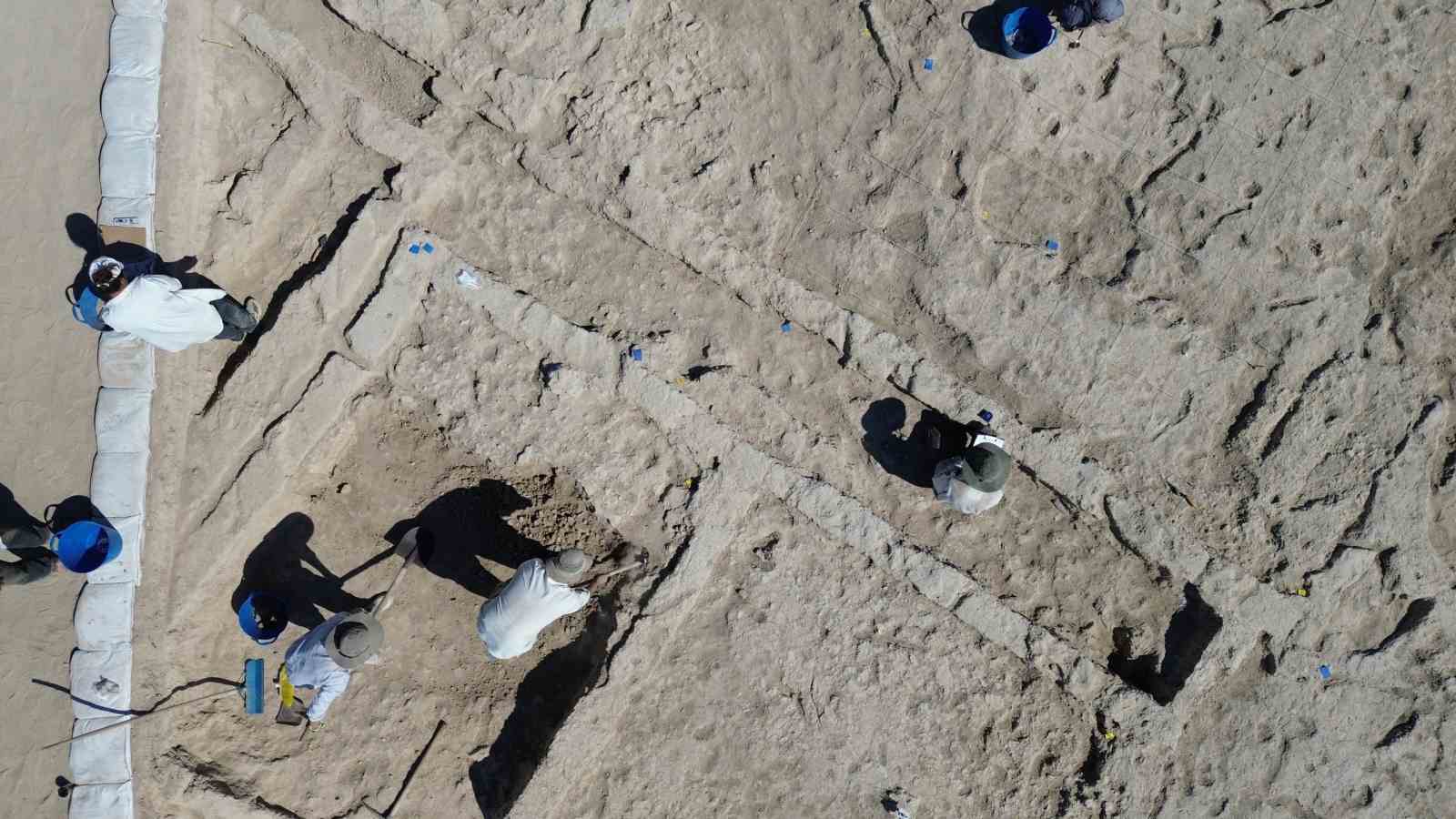 Karaman&rsquo;da yaklaşık 10 bin yıllık sokak bulundu
