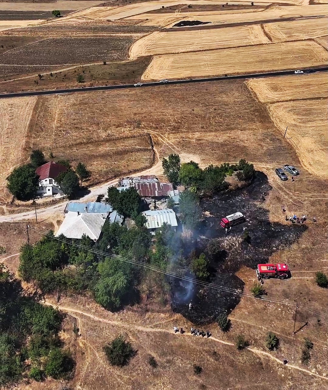 Bahçe yangını evlere sıçramadan söndürüldü