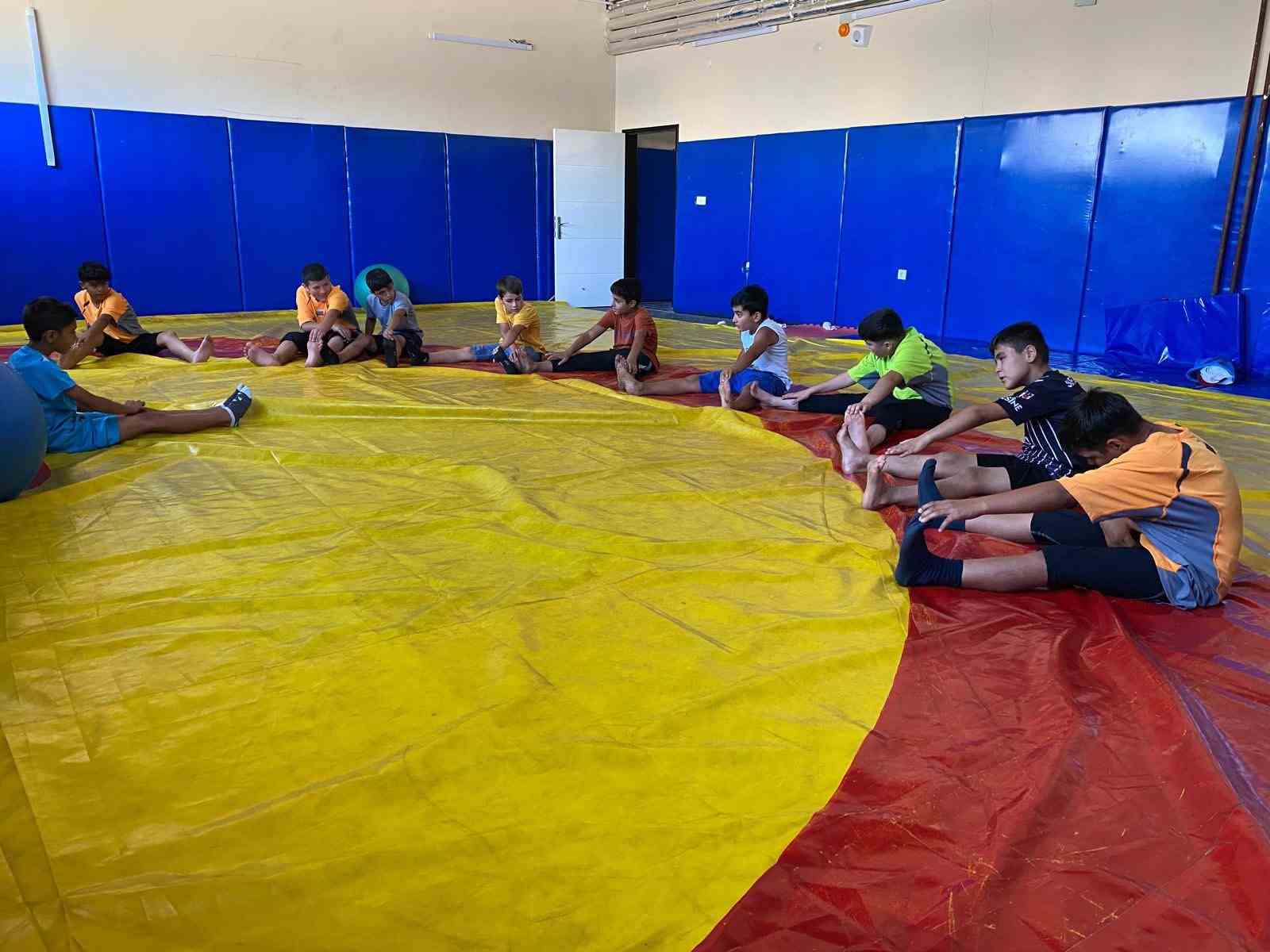 Muş&rsquo;ta g&uuml;reş antrenmanları devam ediyor
