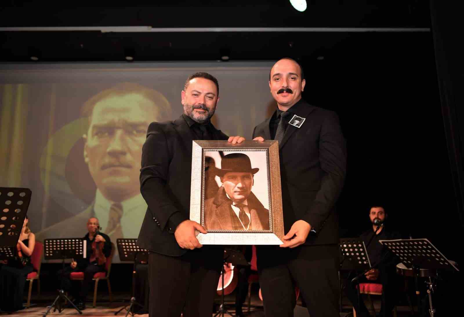 Fesli Efe&rsquo;nin hikayelerinden Konyaaltı&rsquo;na iki t&uuml;rk&uuml; yapıldı
