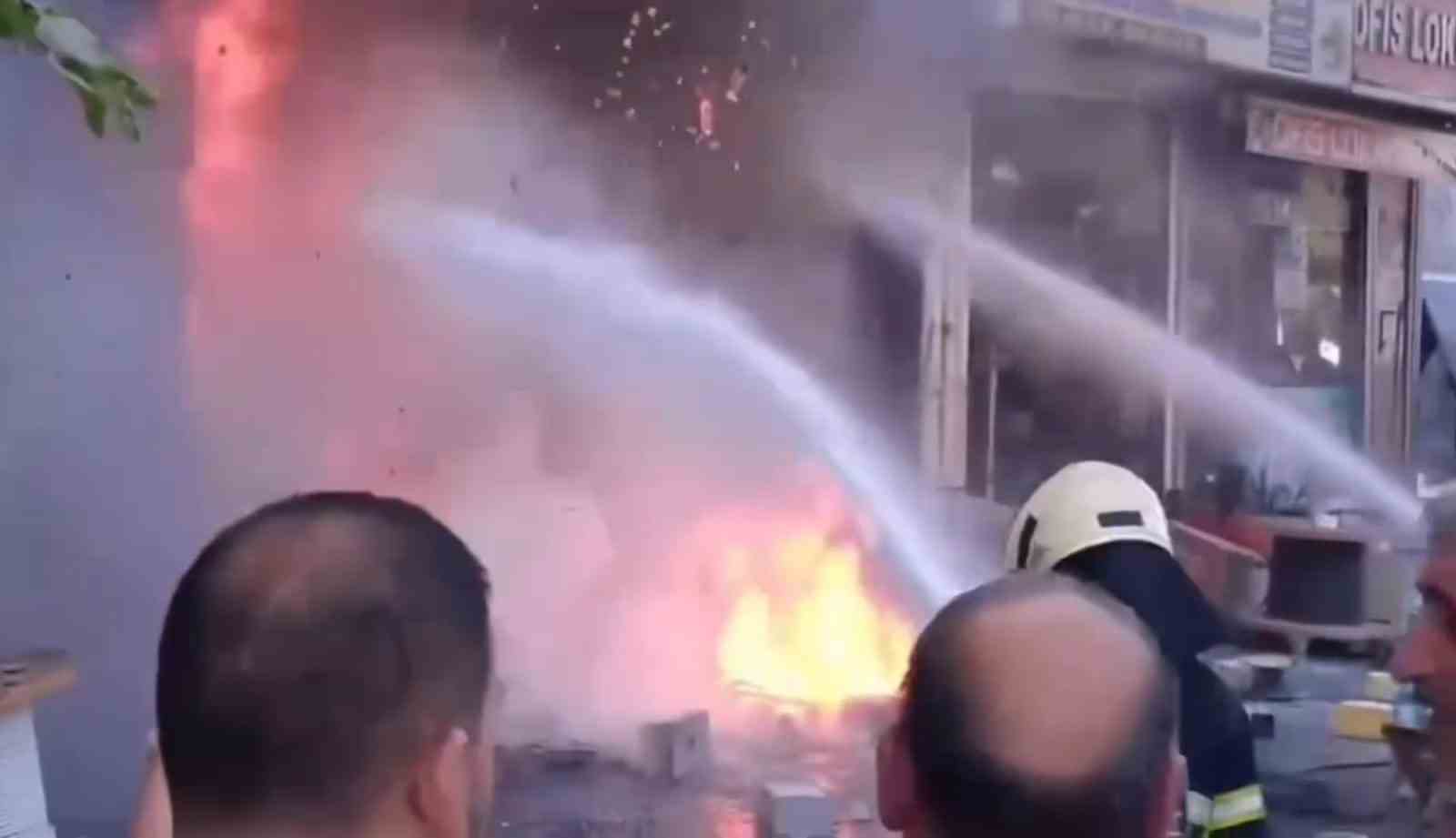 Şanlıurfa&rsquo;da iş yerinde korkutan yangın
