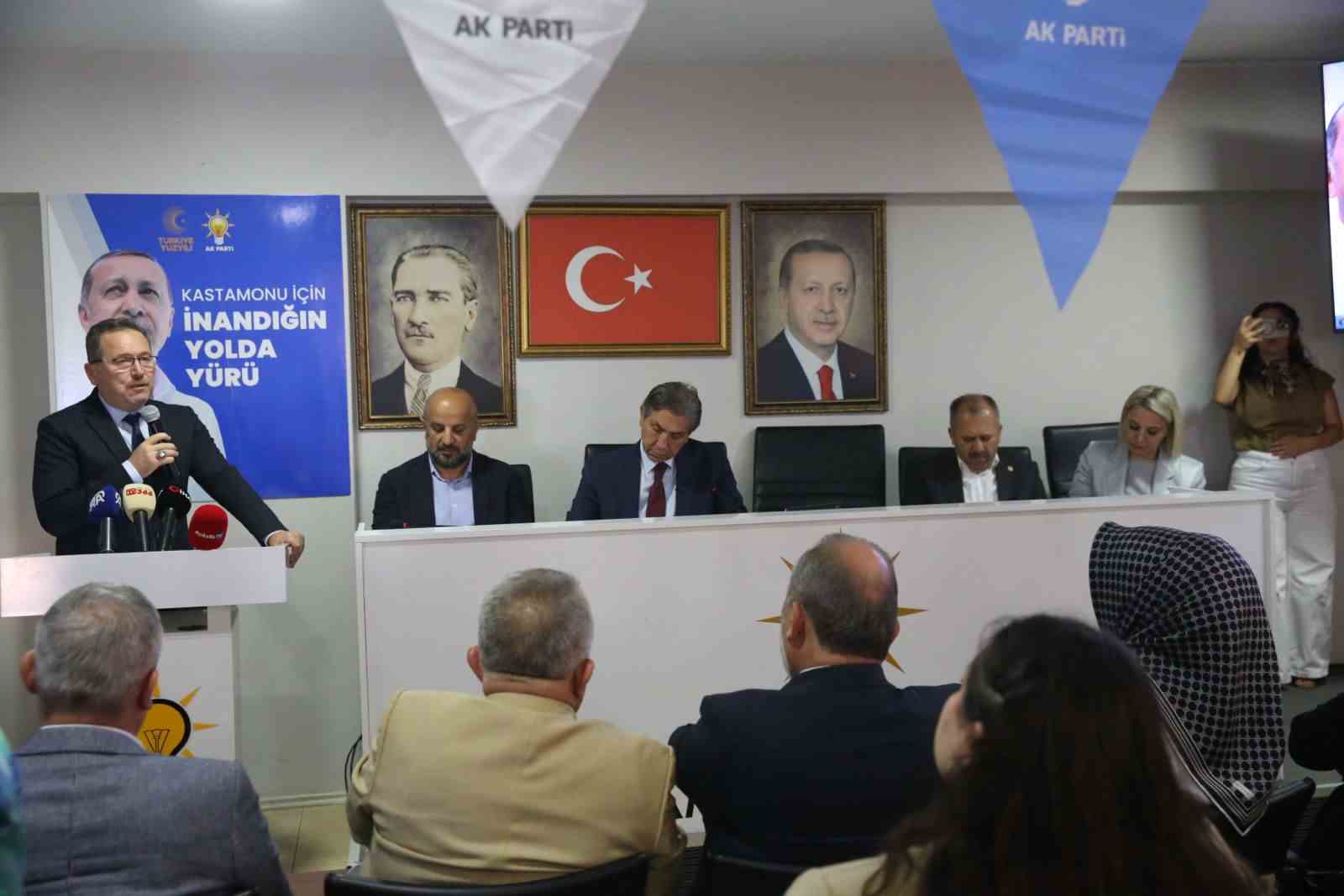 AK Parti Genel Başkan Yardımcısı Demir: "2028&rsquo;de Sayın Cumhurbaşkanımızın T&uuml;rkiye y&uuml;zyılının inşası i&ccedil;in tekrar cumhurbaşkanı se&ccedil;ilebilmesi i&ccedil;in olağan&uuml;st&uuml; gayret g&ouml;stereceğiz"
