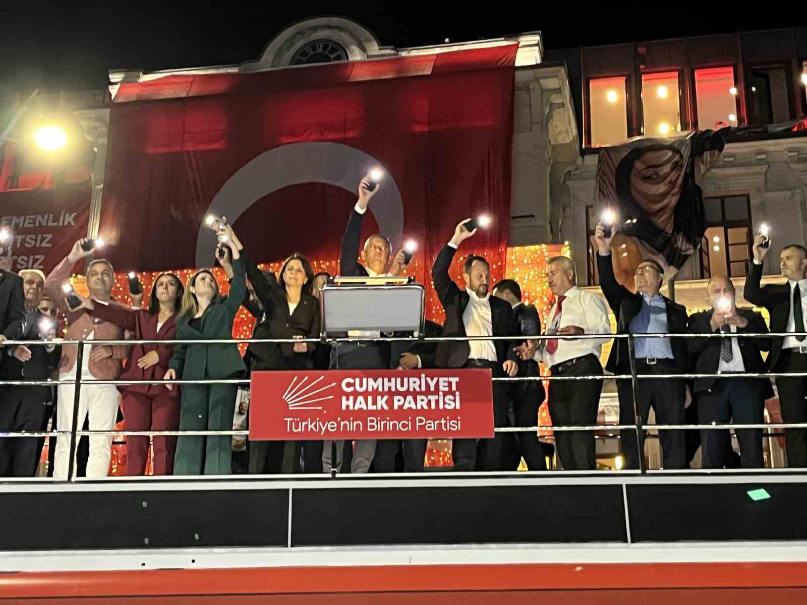 CHP Genel Başkanı &Ouml;zel, Beyoğlu&rsquo;ndaki mitingde konuştu
