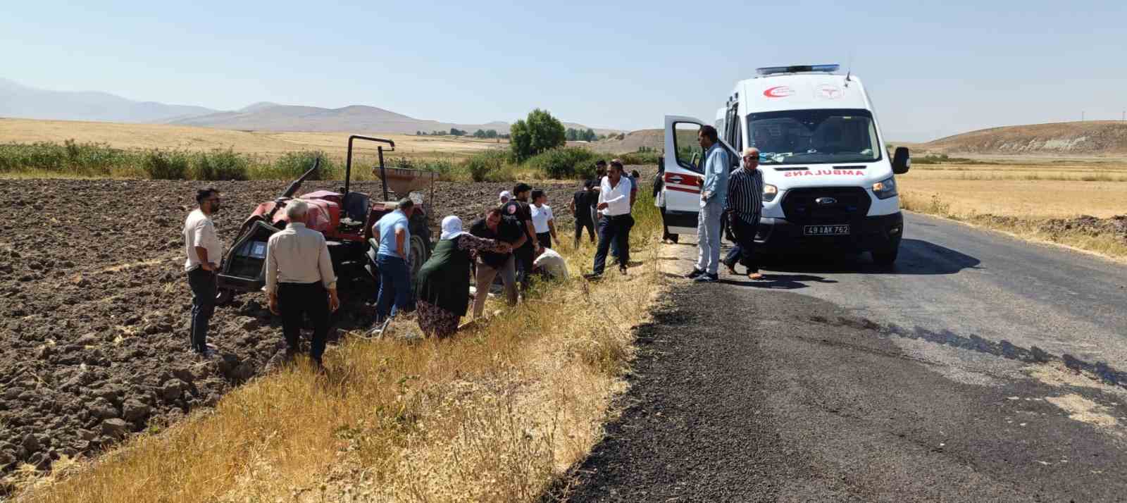 Devrilen trakt&ouml;r&uuml;n altında kalan gen&ccedil; hayatını kaybetti
