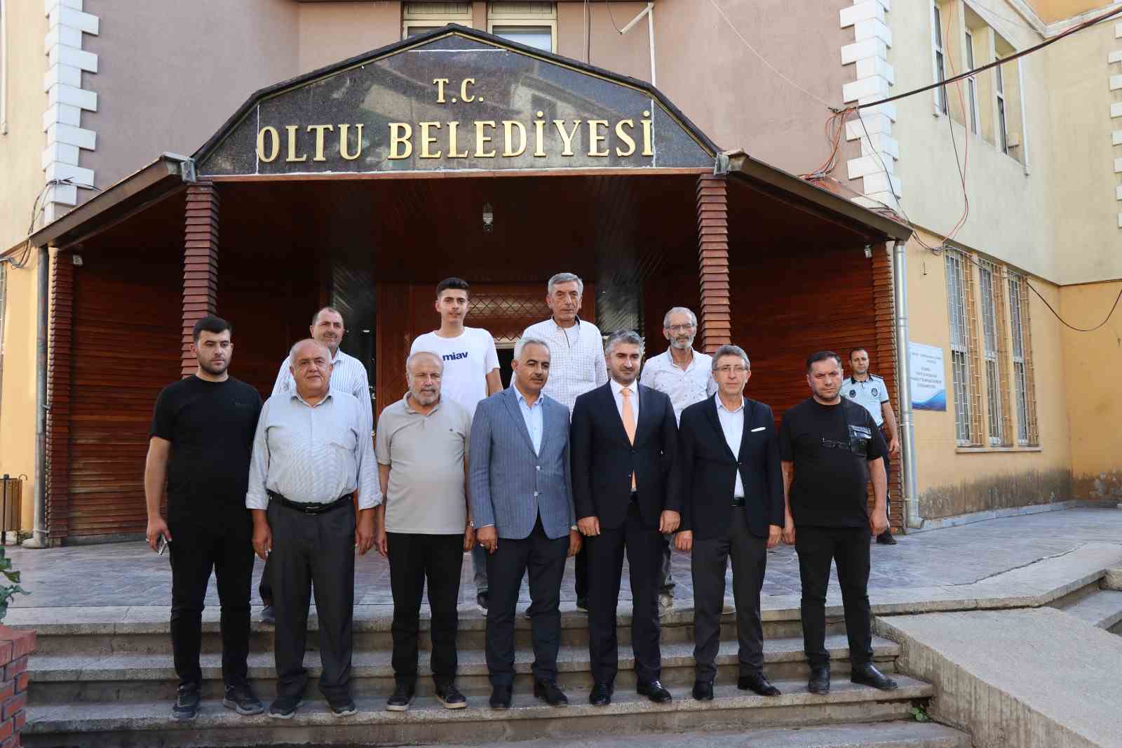 Bakan Yardımcısı Tarıkdaroğlu Oltu’da temaslarda bulundu