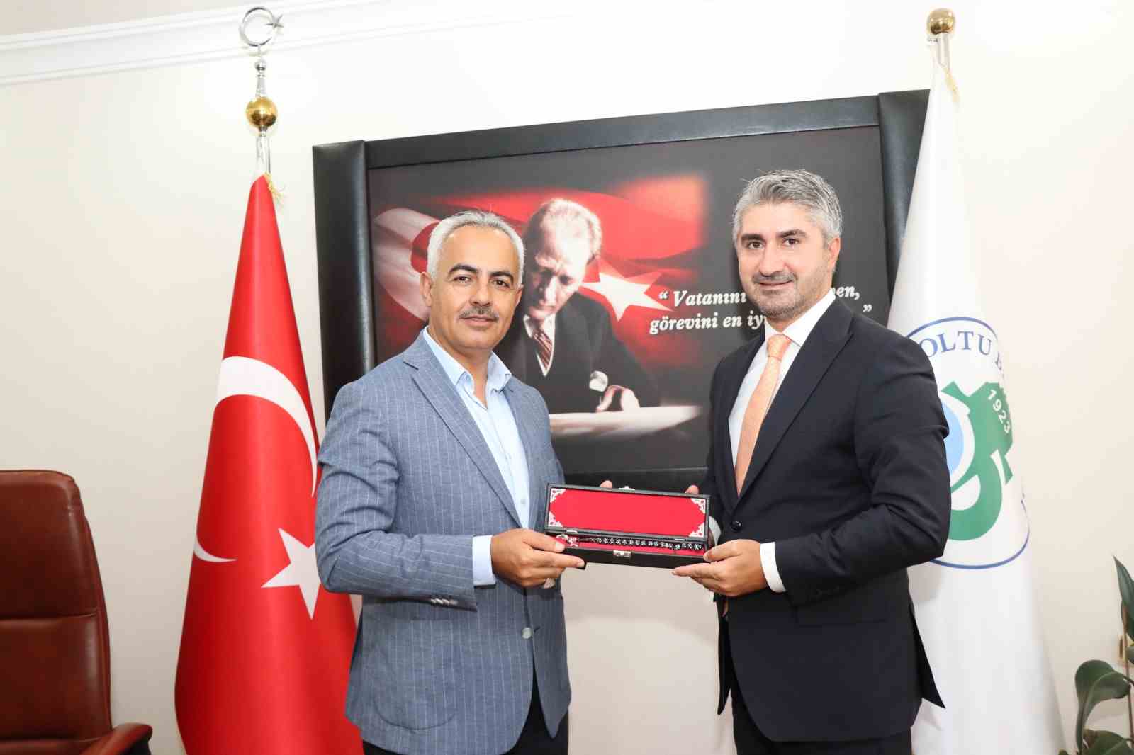 Bakan Yardımcısı Tarıkdaroğlu Oltu&rsquo;da temaslarda bulundu
