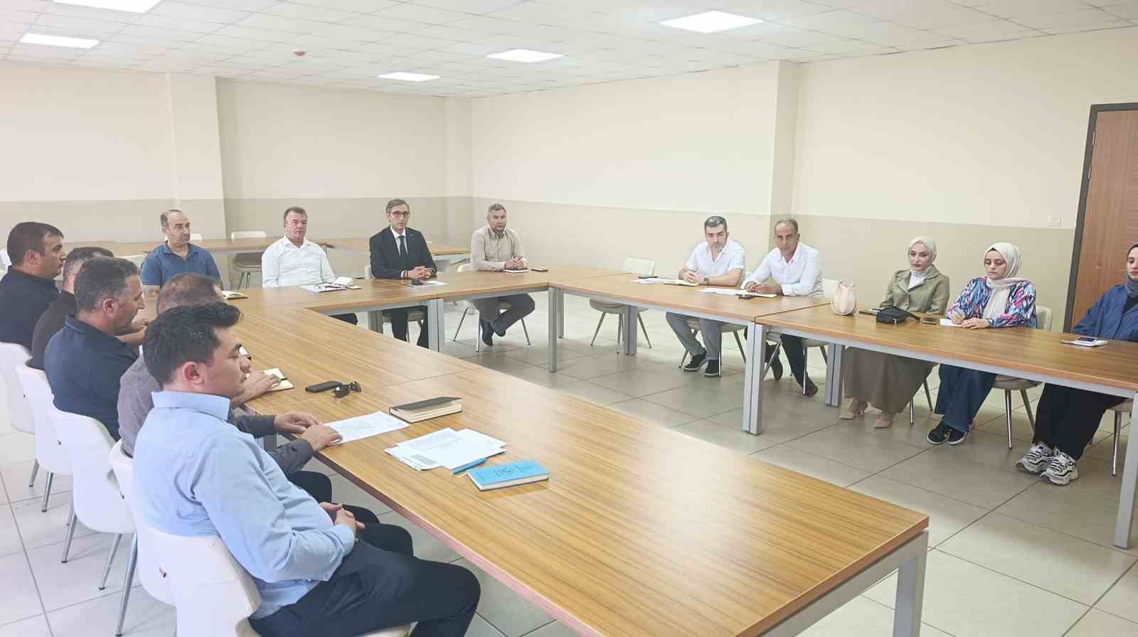 Demirözü’nde yeni eğitim-öğretim yılı öncesi toplantı yapıldı