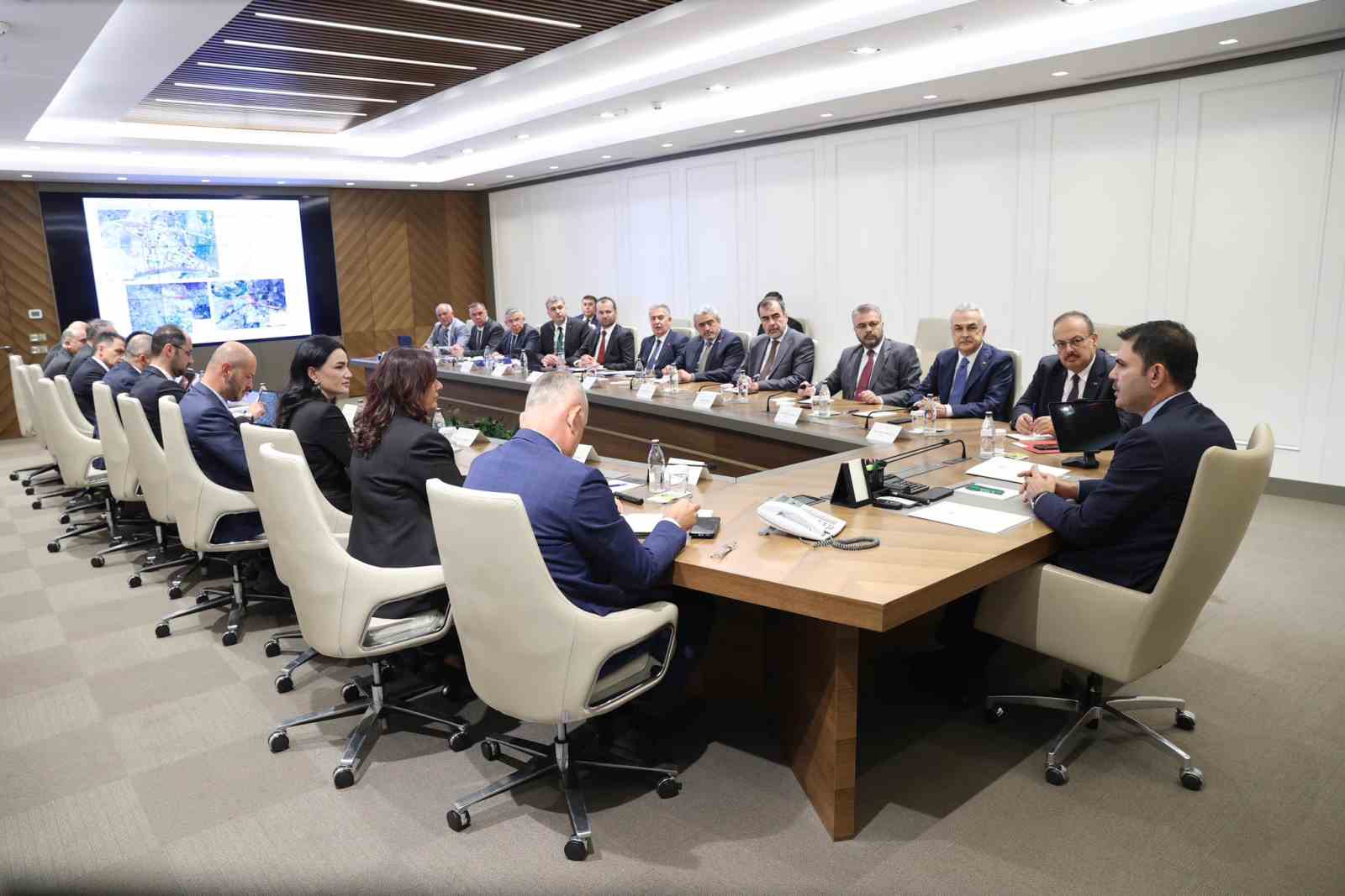 Bakan Kurum&rsquo;dan Sultanhisar&rsquo;a yatırım m&uuml;jdesi
