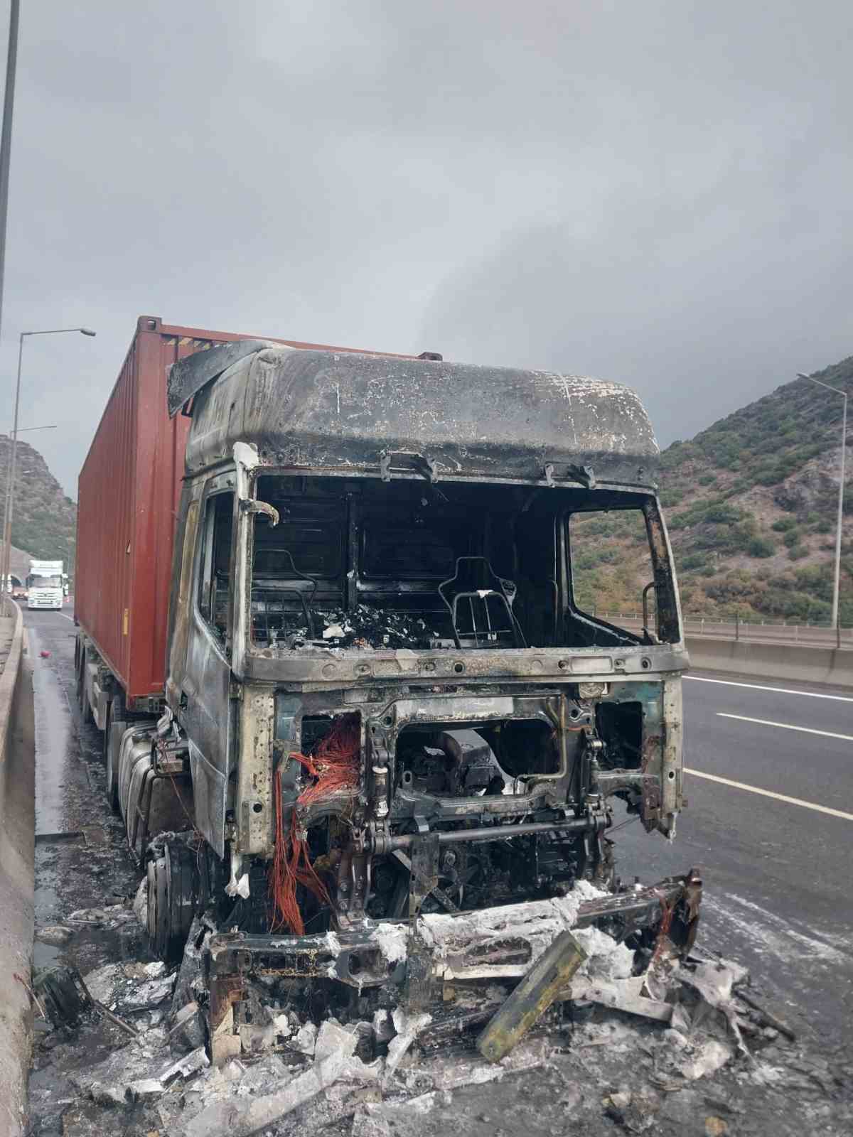 Osmaniye’de tırda çıkan yangın söndürüldü