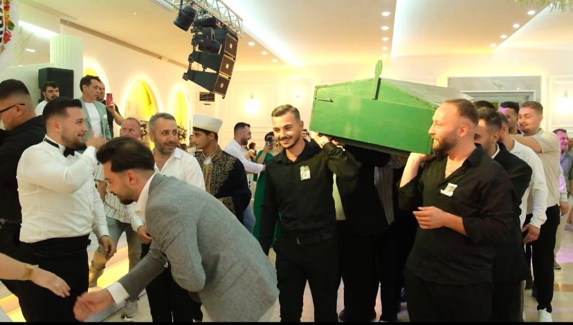Damada ölmeden cenaze töreni düzenlediler
