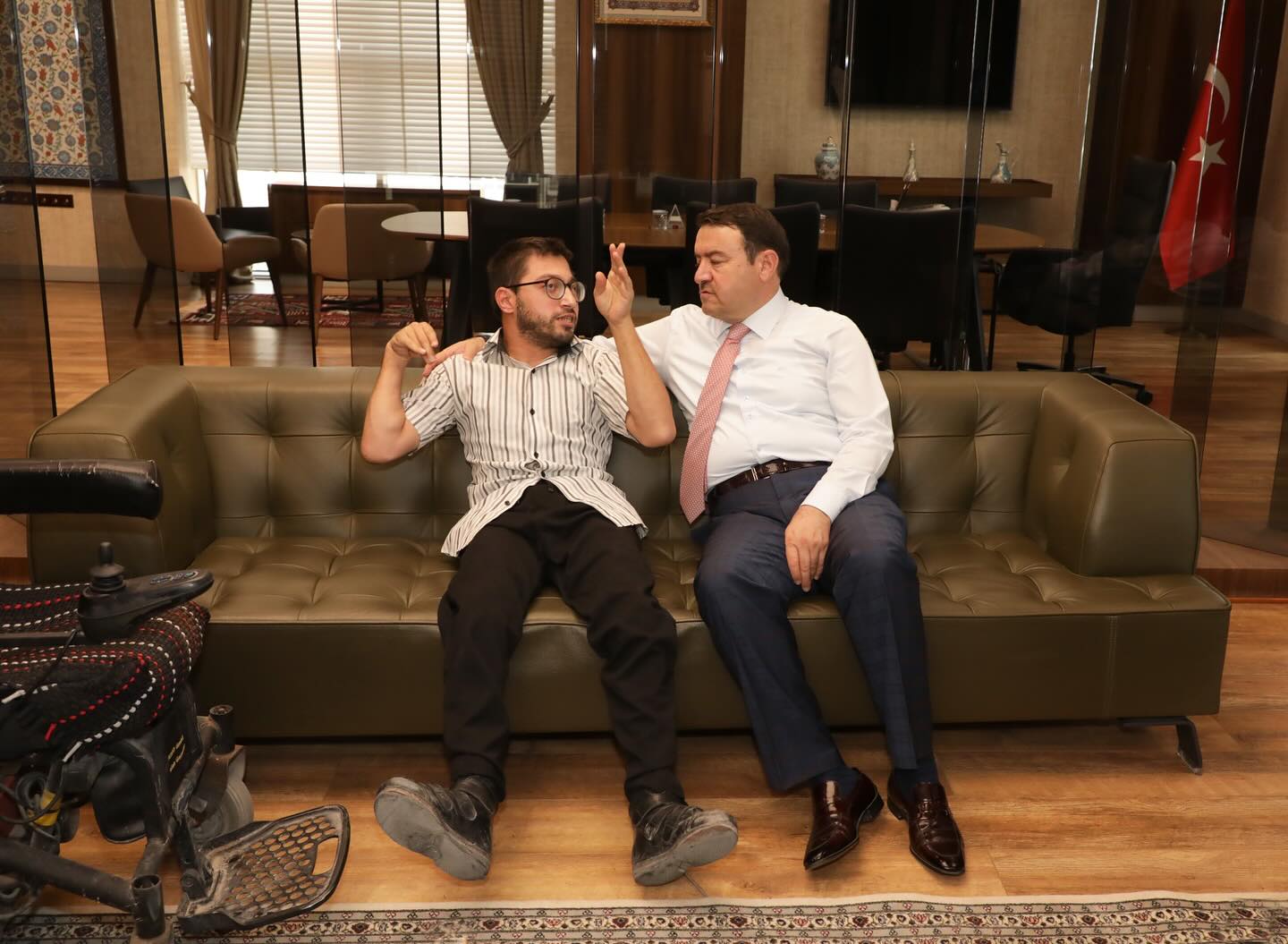 Vali Musa Işın, engelli vatandaşı makamında kabul etti