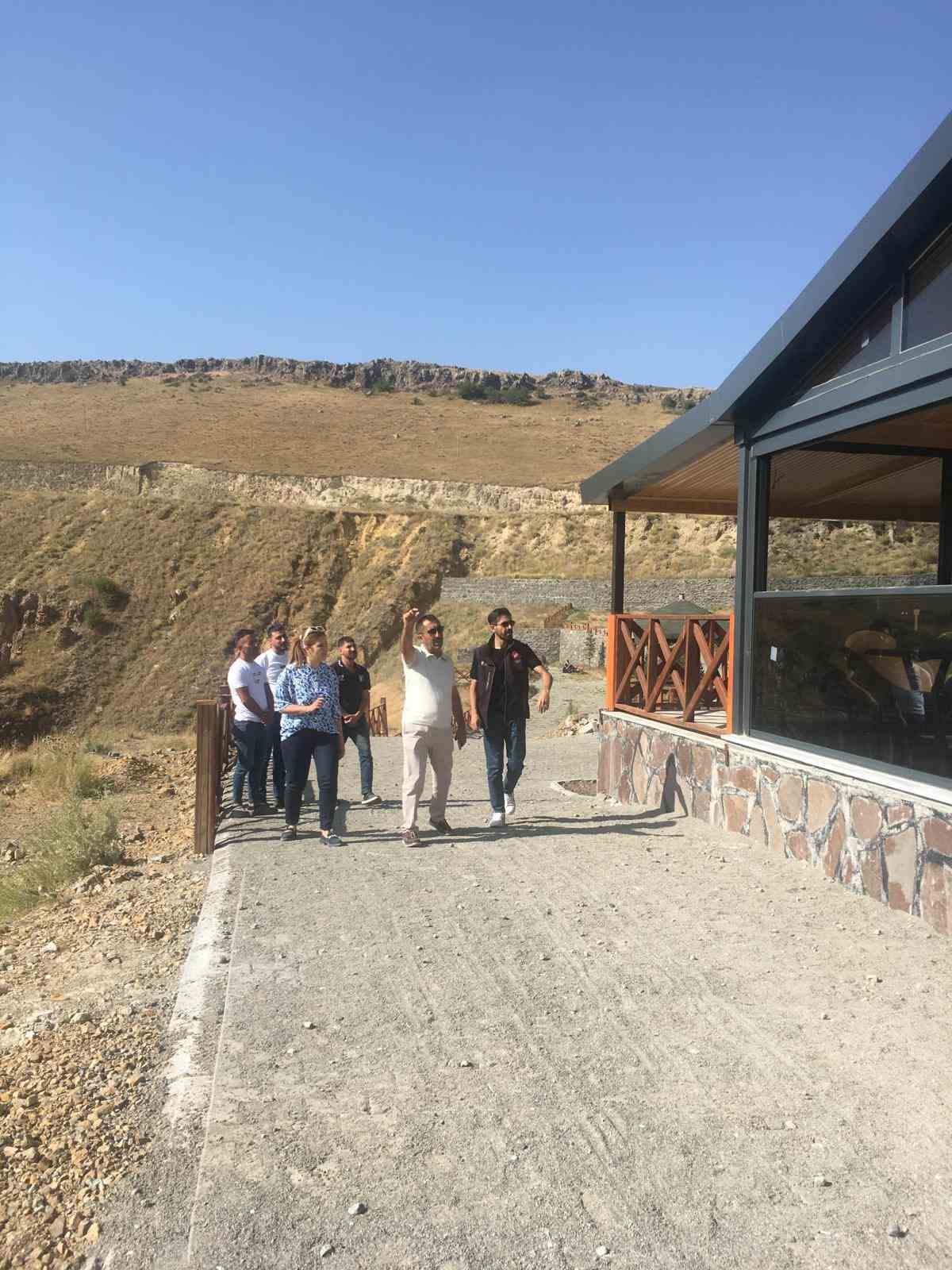 Susuz Şelalesi&rsquo;nde &ccedil;evre d&uuml;zenlemesi yapılıyor
