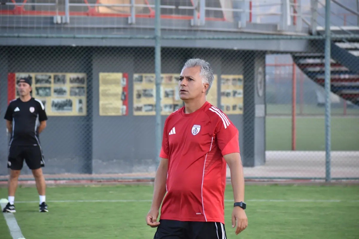 Namet Ateş: &quot;Birinci amacımız oyuncu gelişimi&quot;