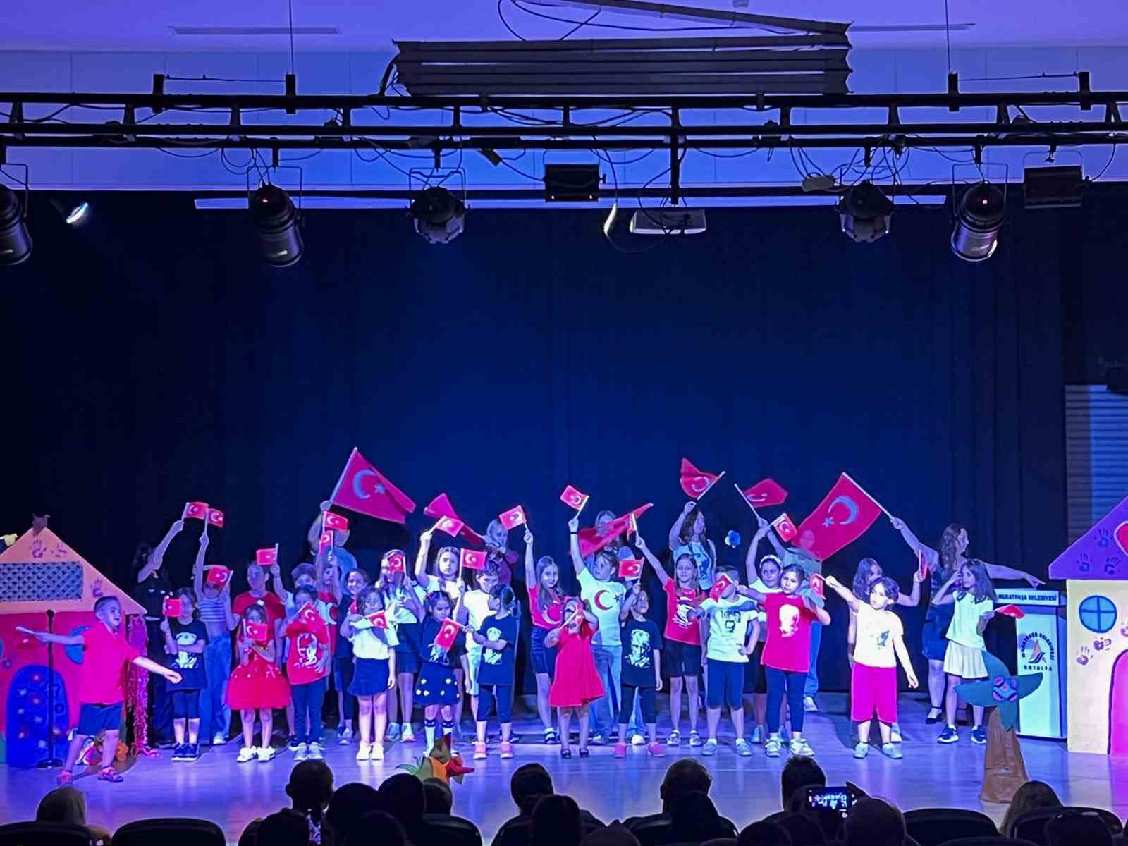 Drama eğitiminden sahneye: Miniklerden "Cüceler Ülkesi" gösterisi