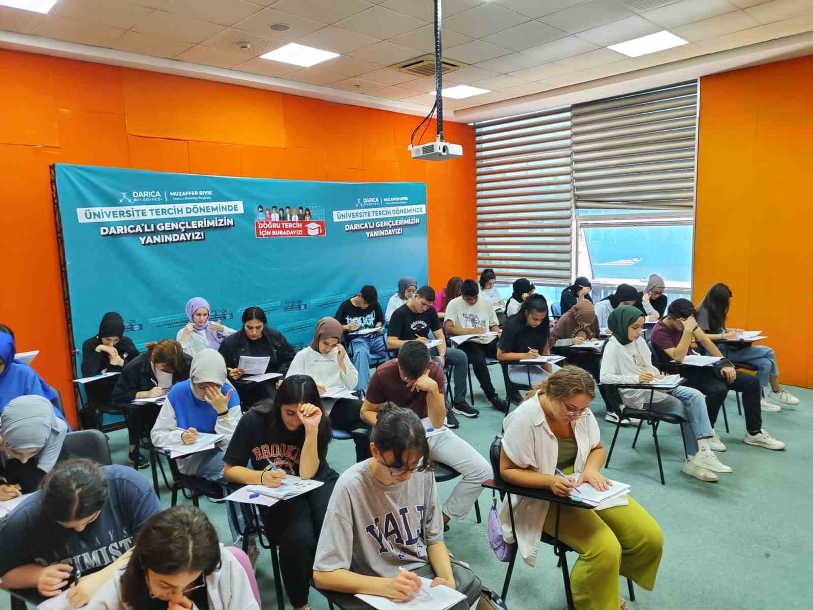 Darıca’nın kurslarına katılan 75 genç üniversiteli oldu
