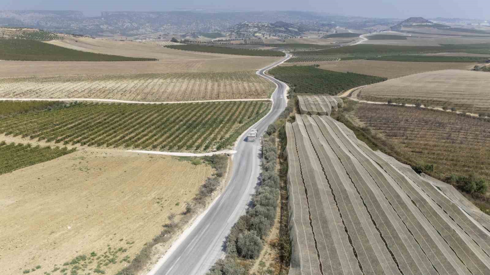 B&uuml;y&uuml;kşehir, Tarsus&rsquo;ta 5 mahalleyi bağlayan grup yolundaki &ccedil;alışmasını tamamladı
