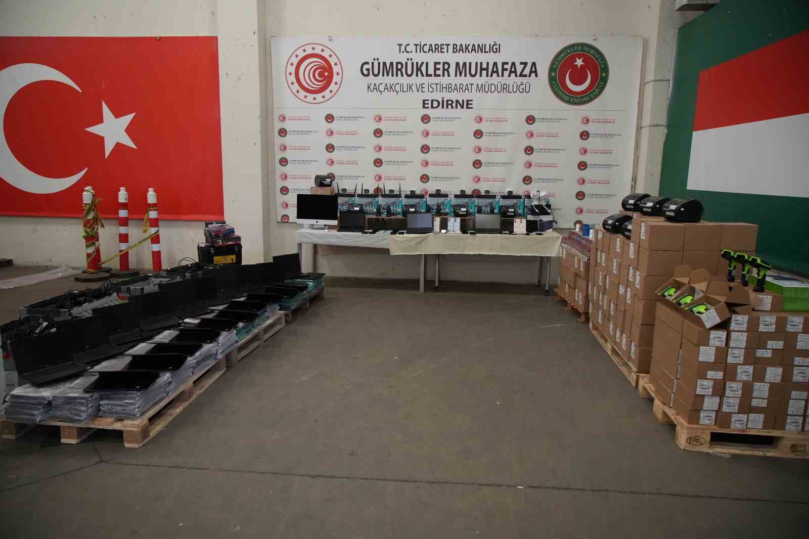 Edirne’de, gümrükte 3 ayrı operasyonda milyonluk kaçak eşya ele geçirildi