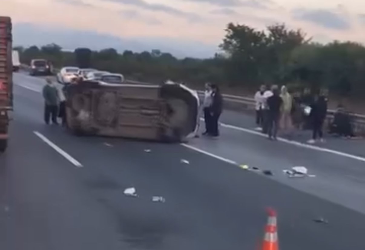 Otoyolda korkutan kaza: 6 yaralı
